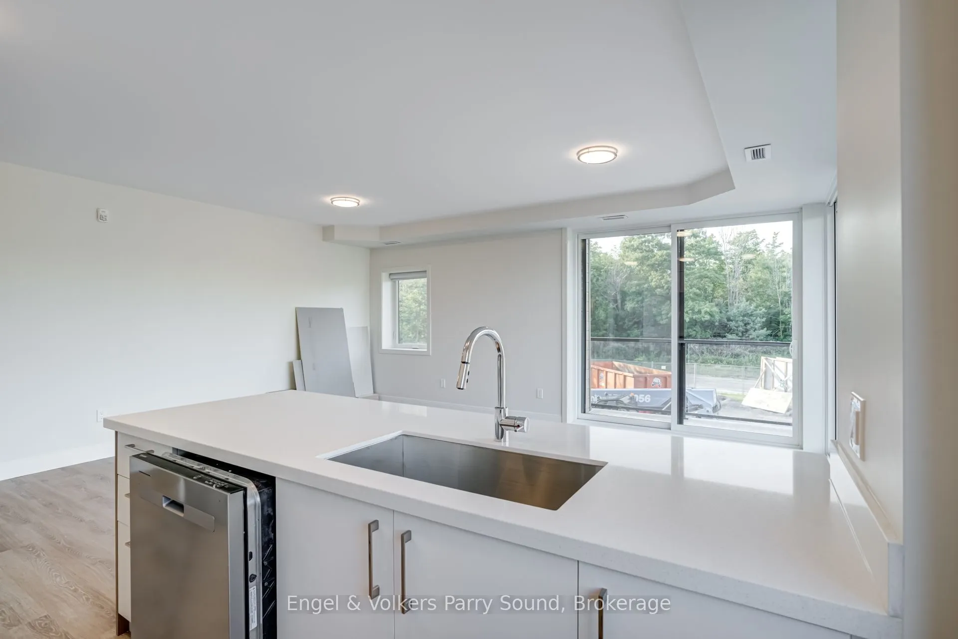 51 GEORGE Street, #201