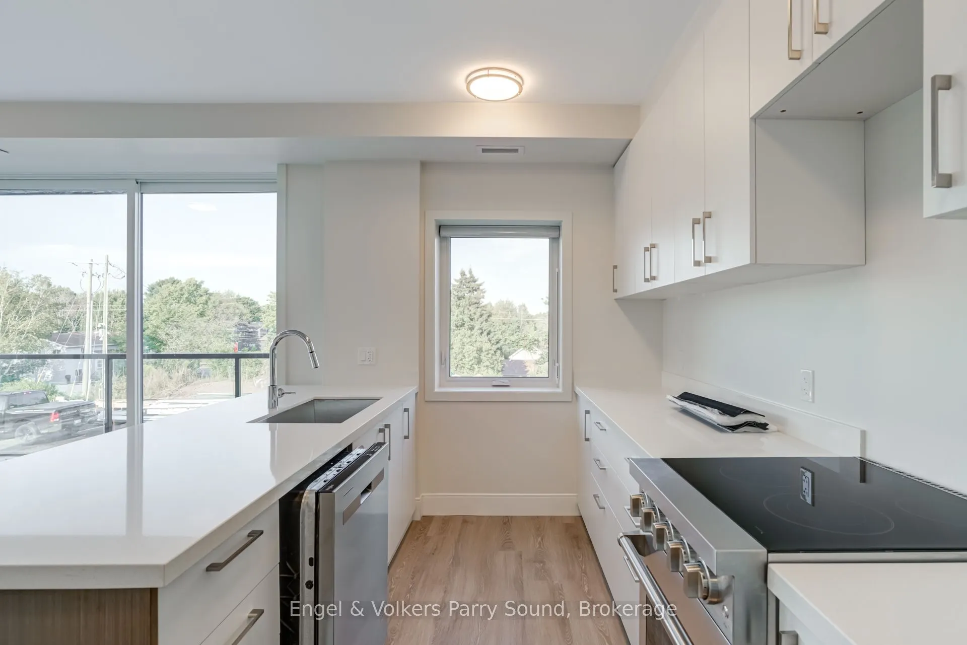 51 GEORGE Street, #201