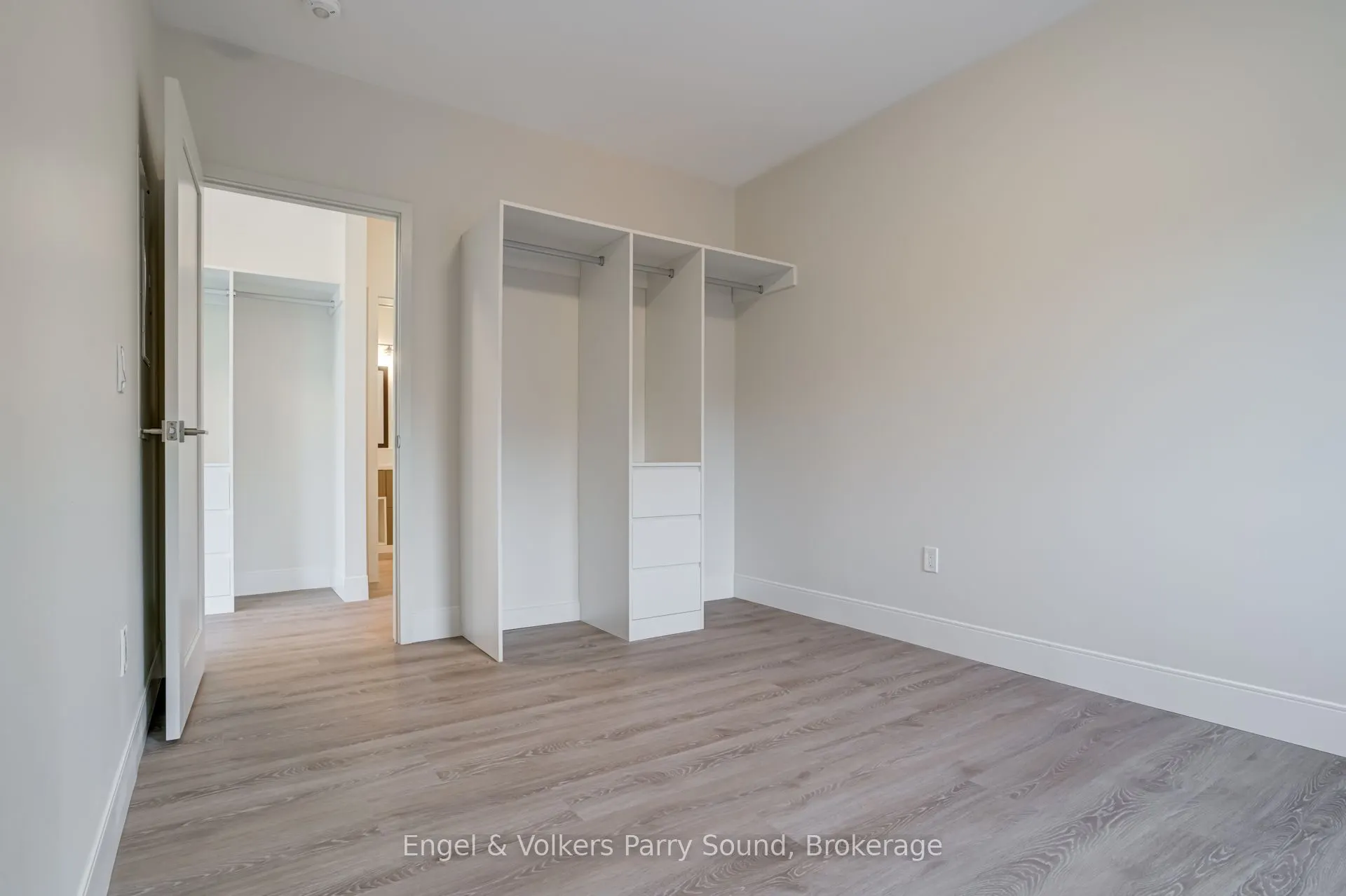 51 GEORGE Street, #201