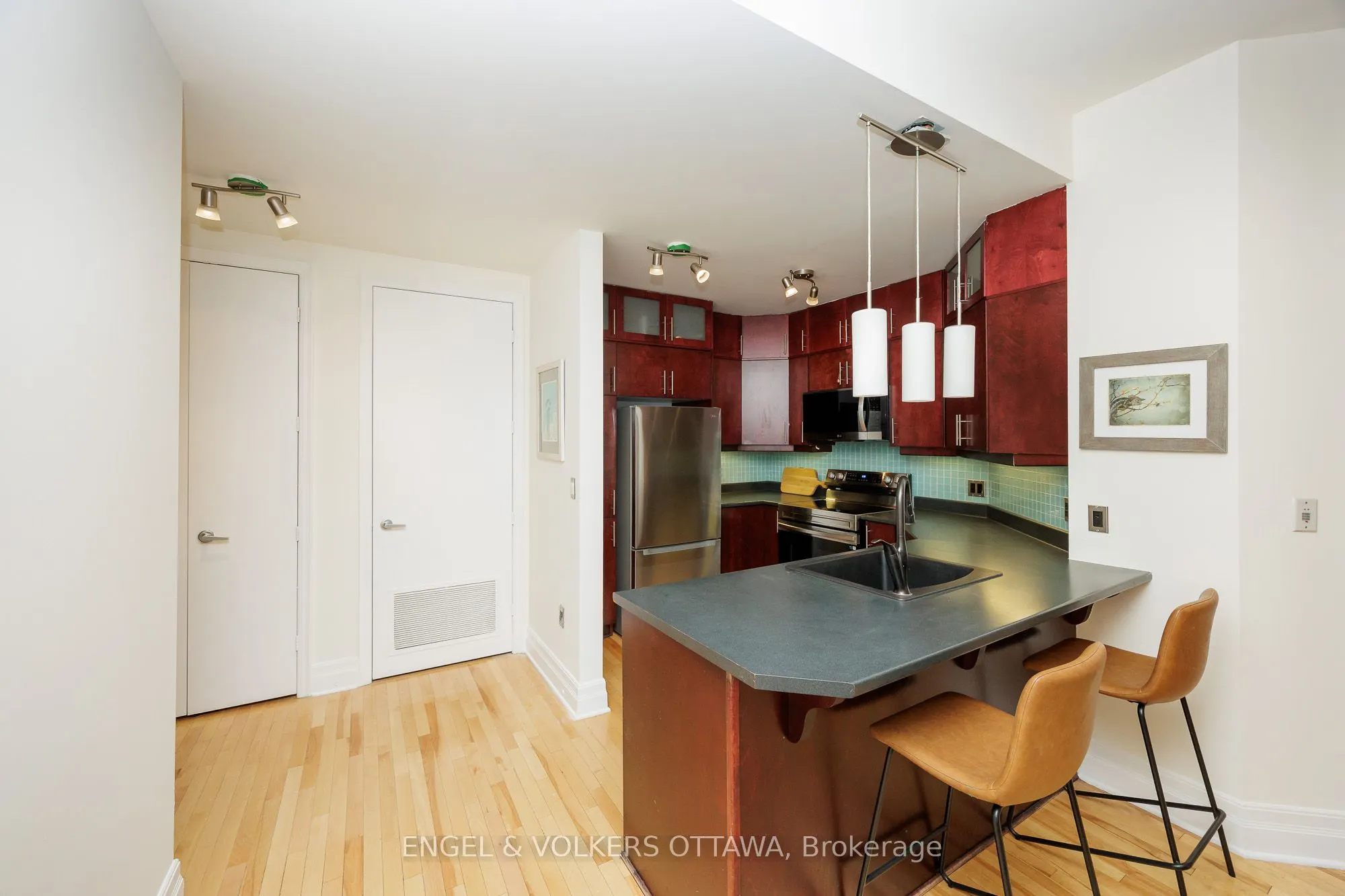 375 Lisgar Street, #203