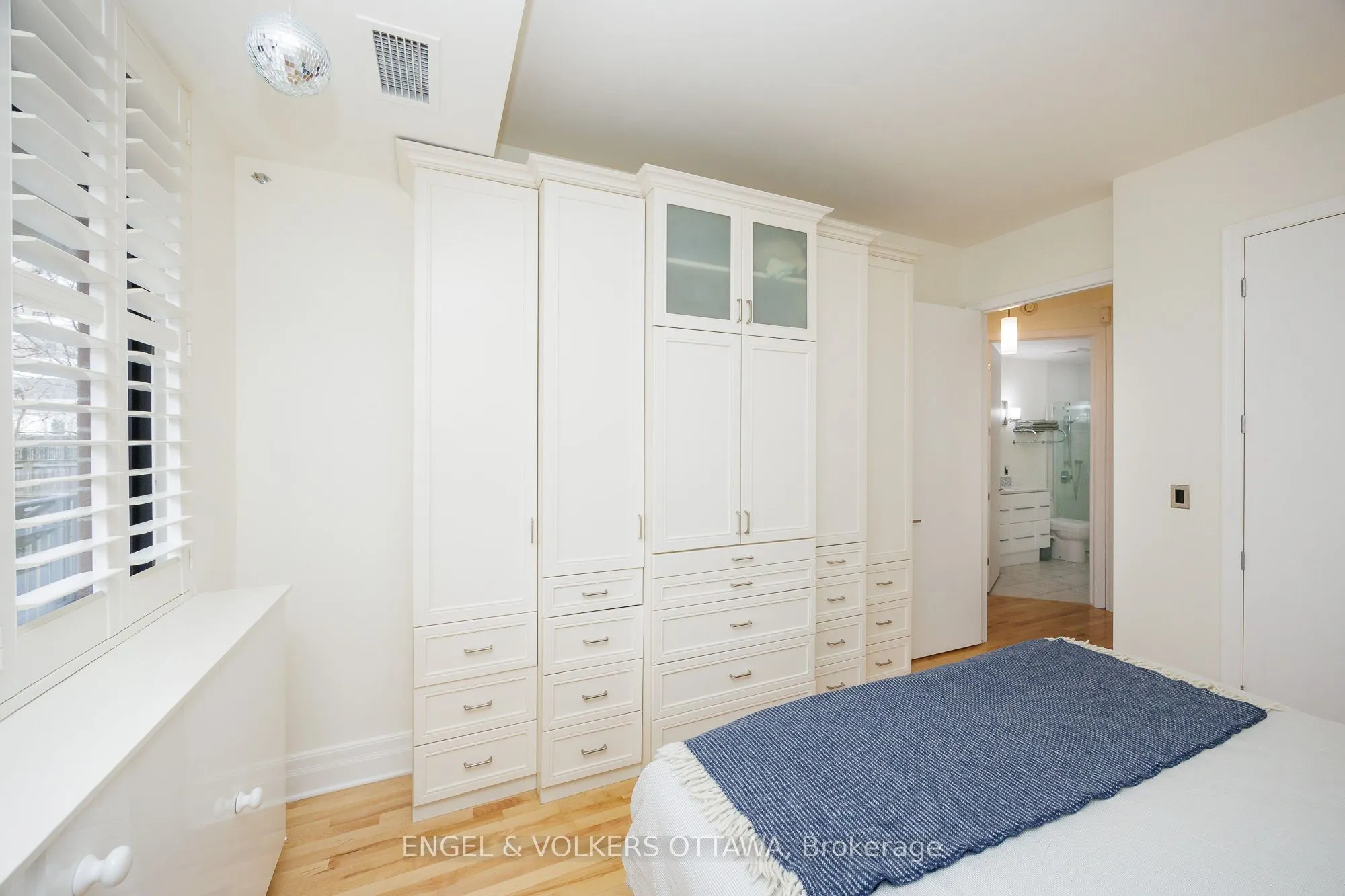 375 Lisgar Street, #203