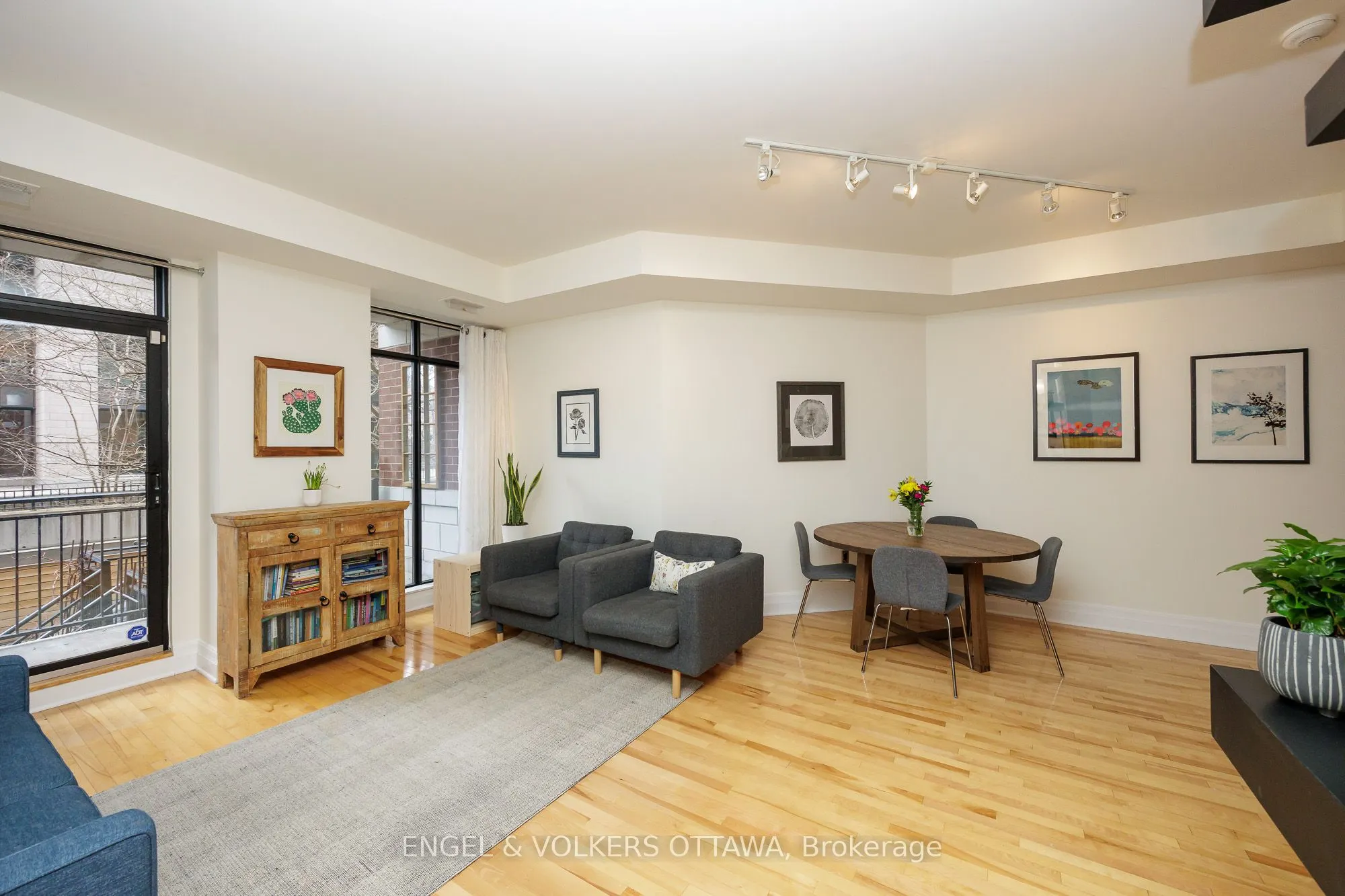 375 Lisgar Street, #203