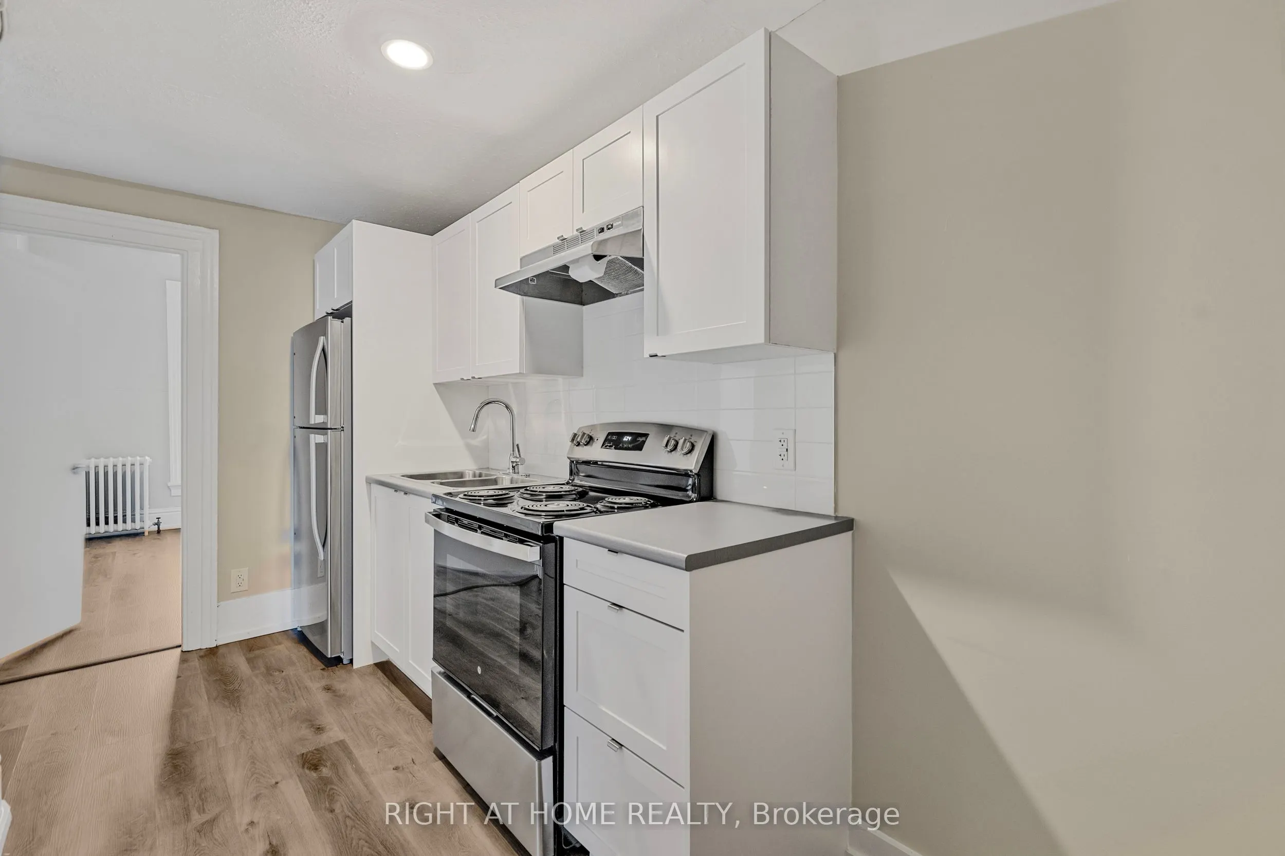 82 Welland Avenue, #10
