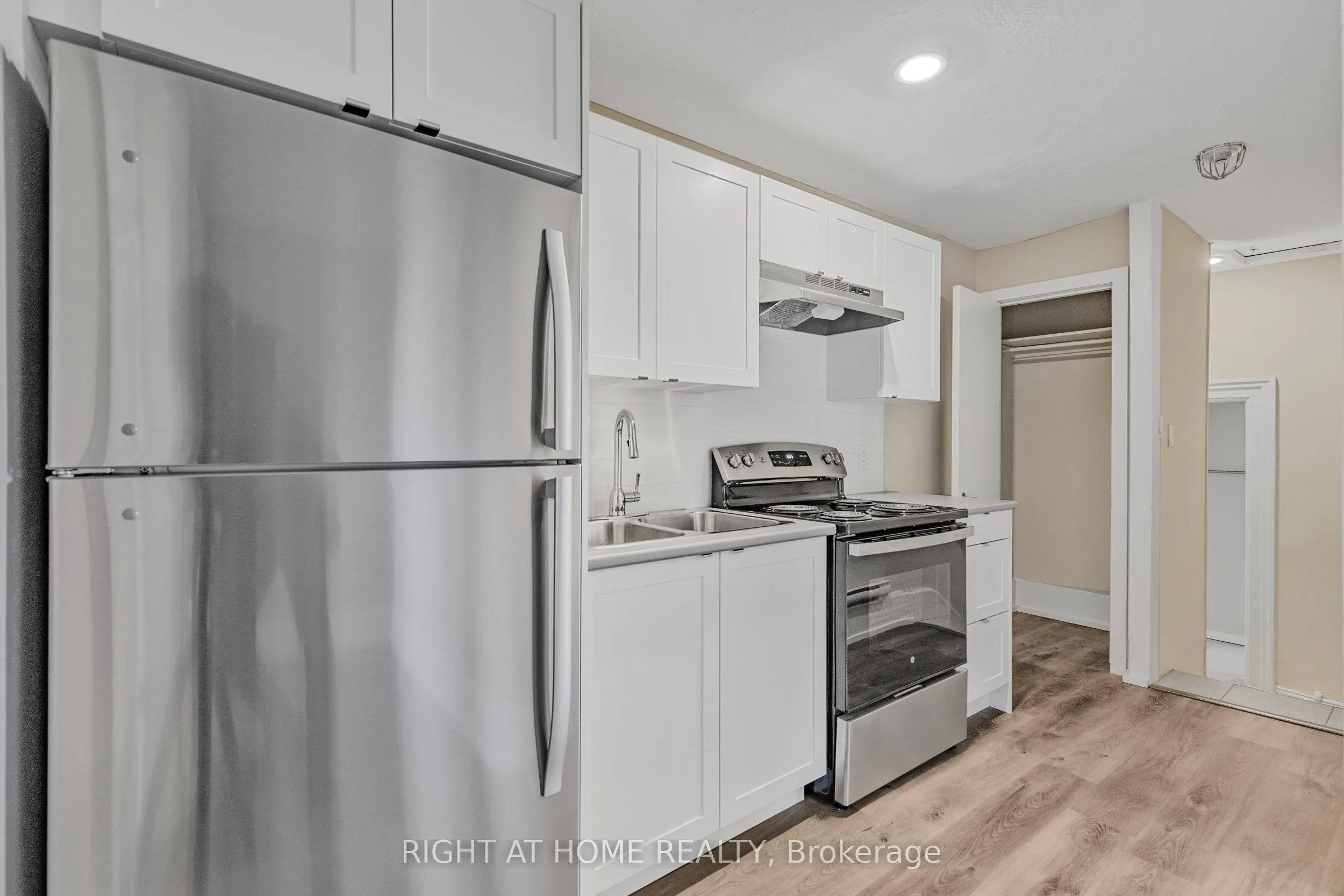 82 Welland Avenue, #10