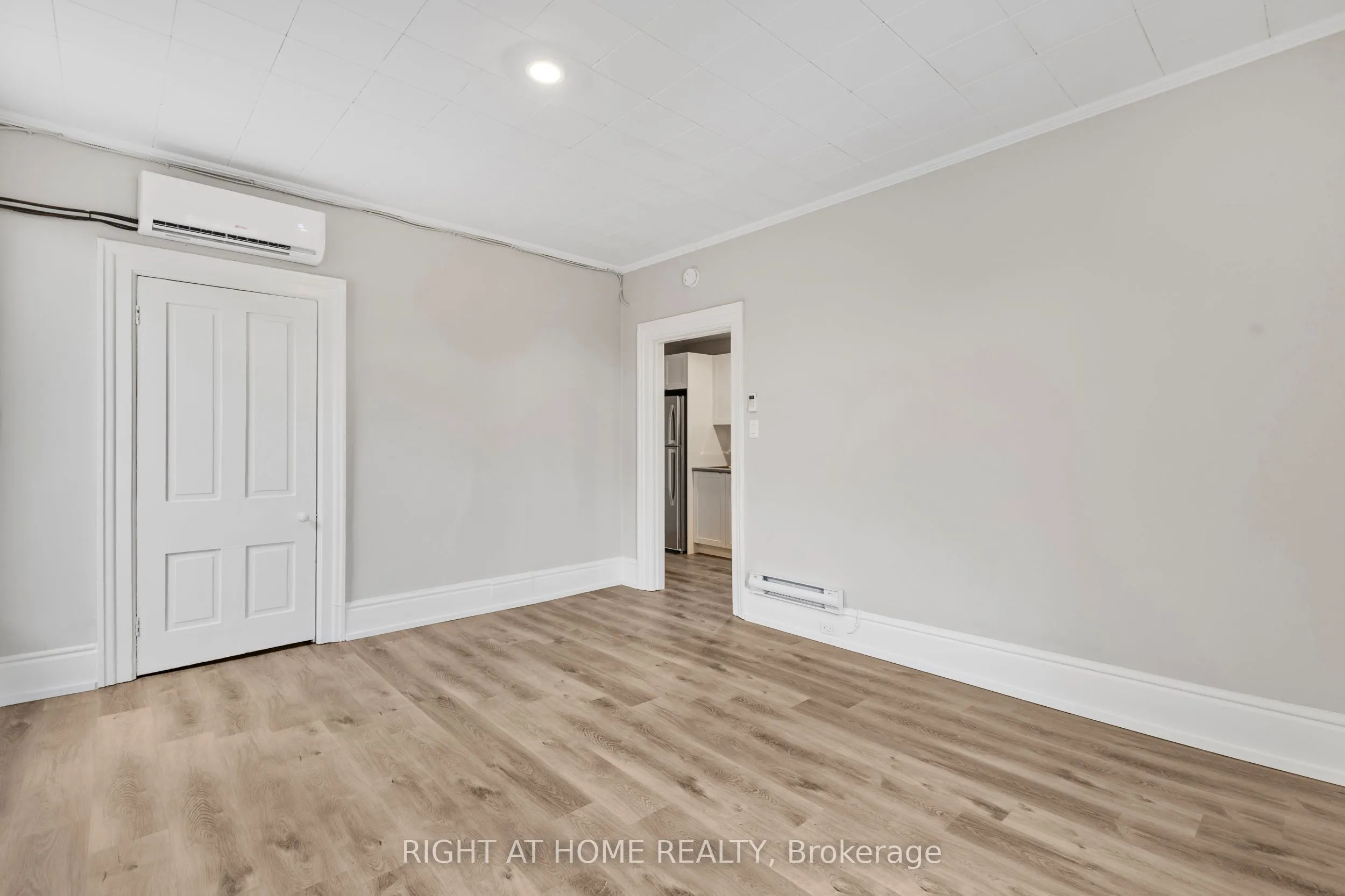 82 Welland Avenue, #10