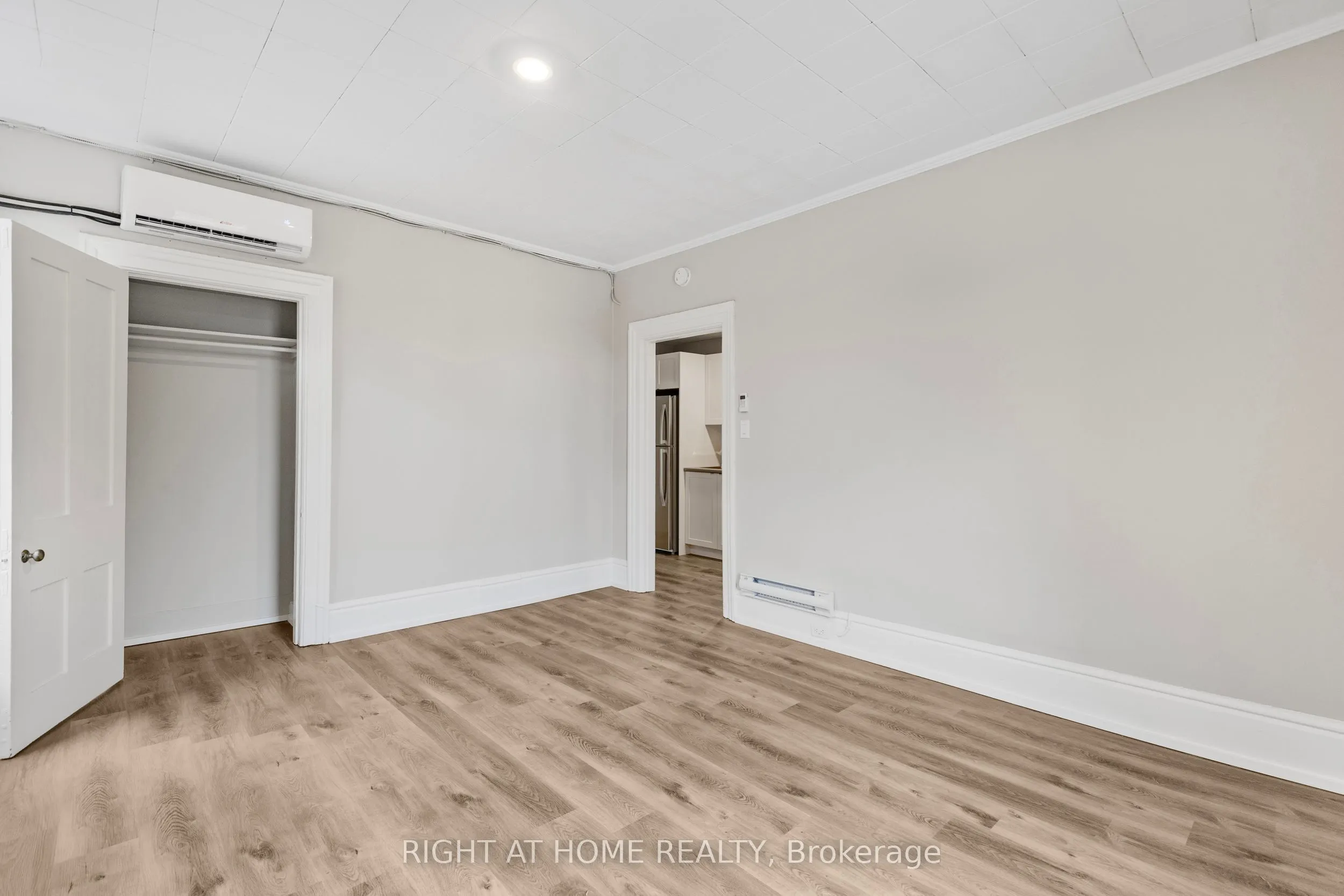 82 Welland Avenue, #10