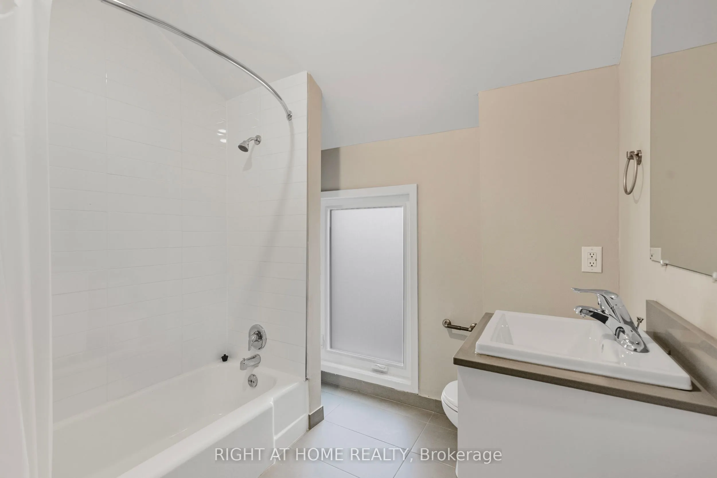 82 Welland Avenue, #10