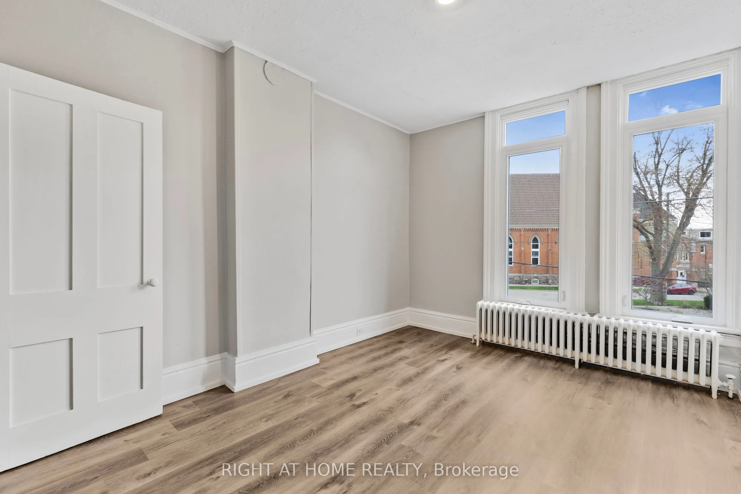 82 Welland Avenue, #10