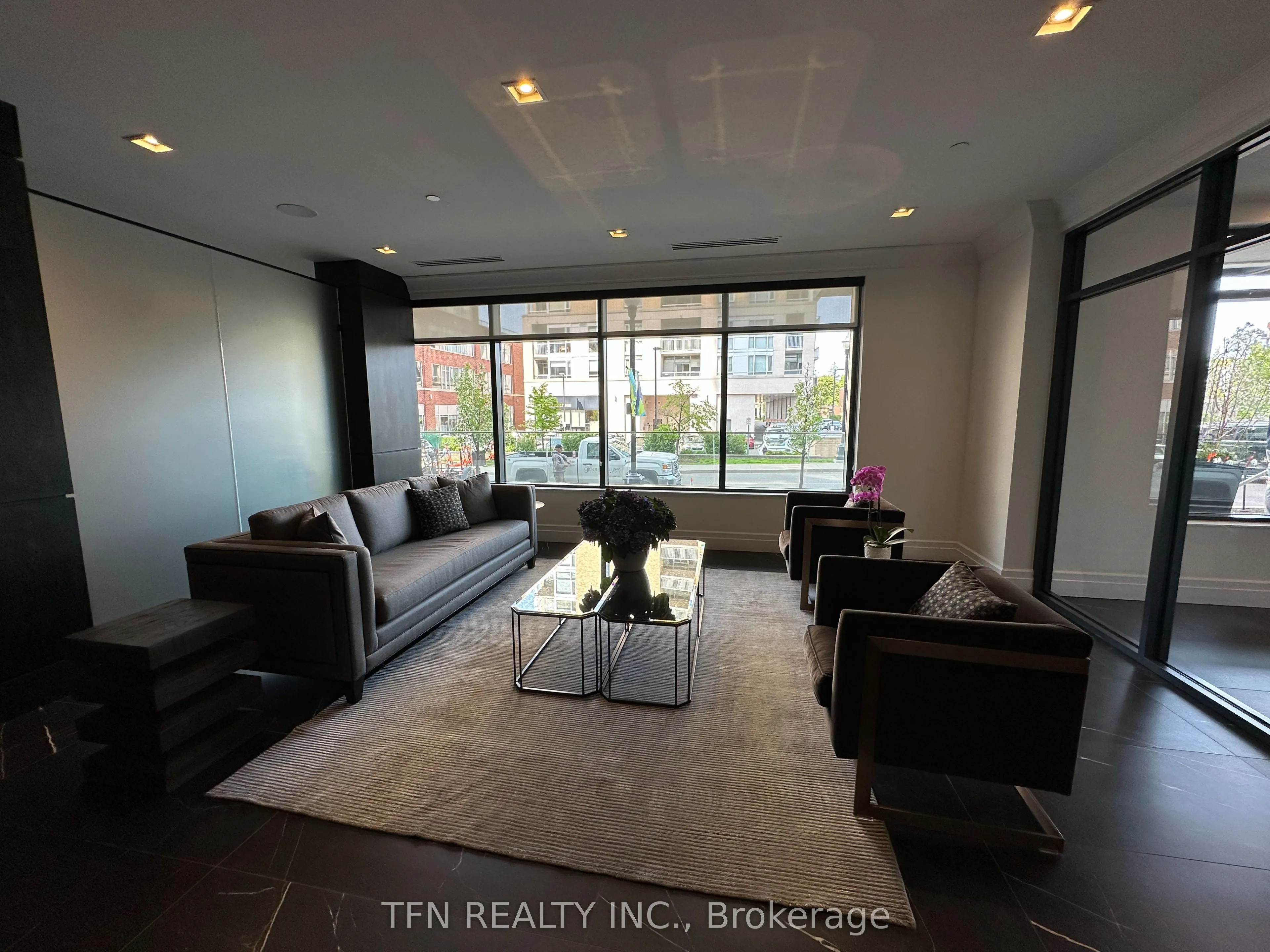155 Caroline Street S, #01