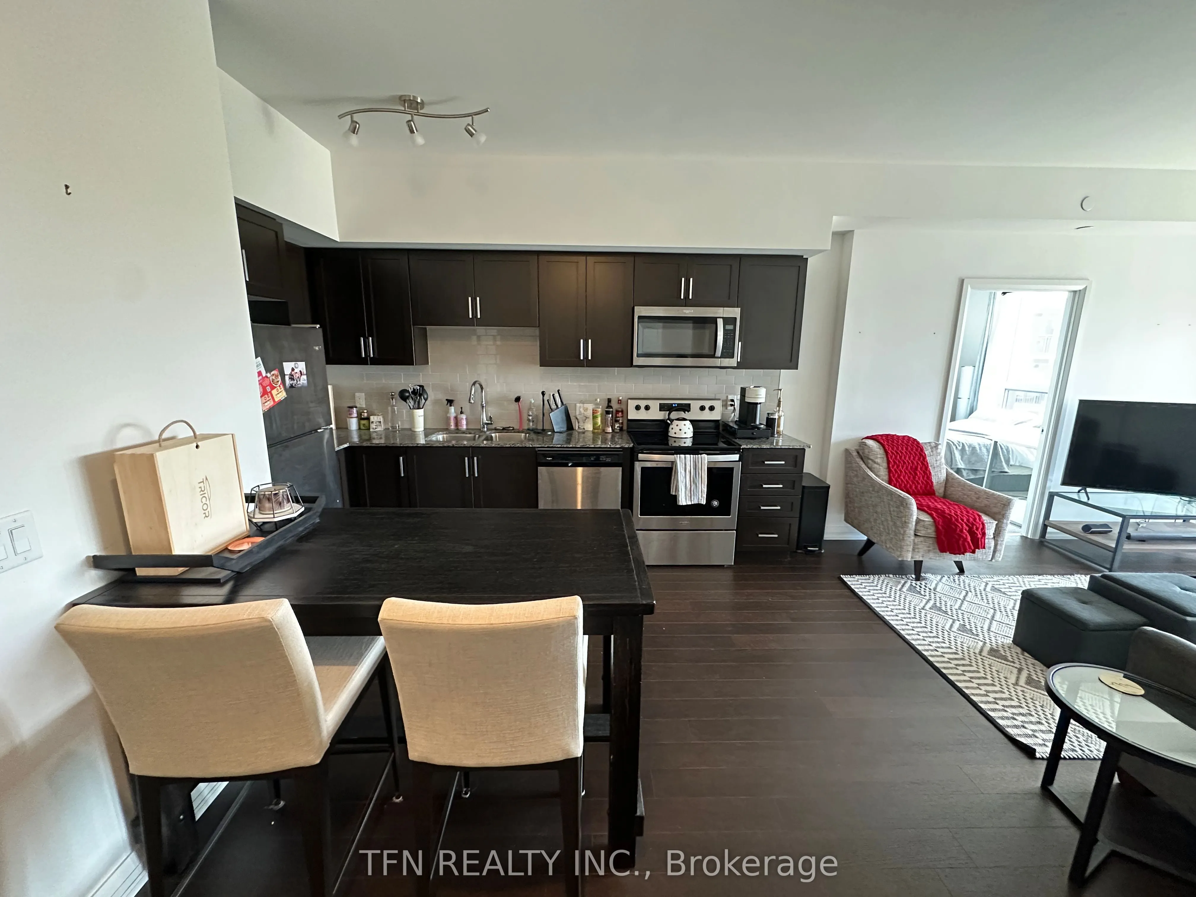 155 Caroline Street S, #01