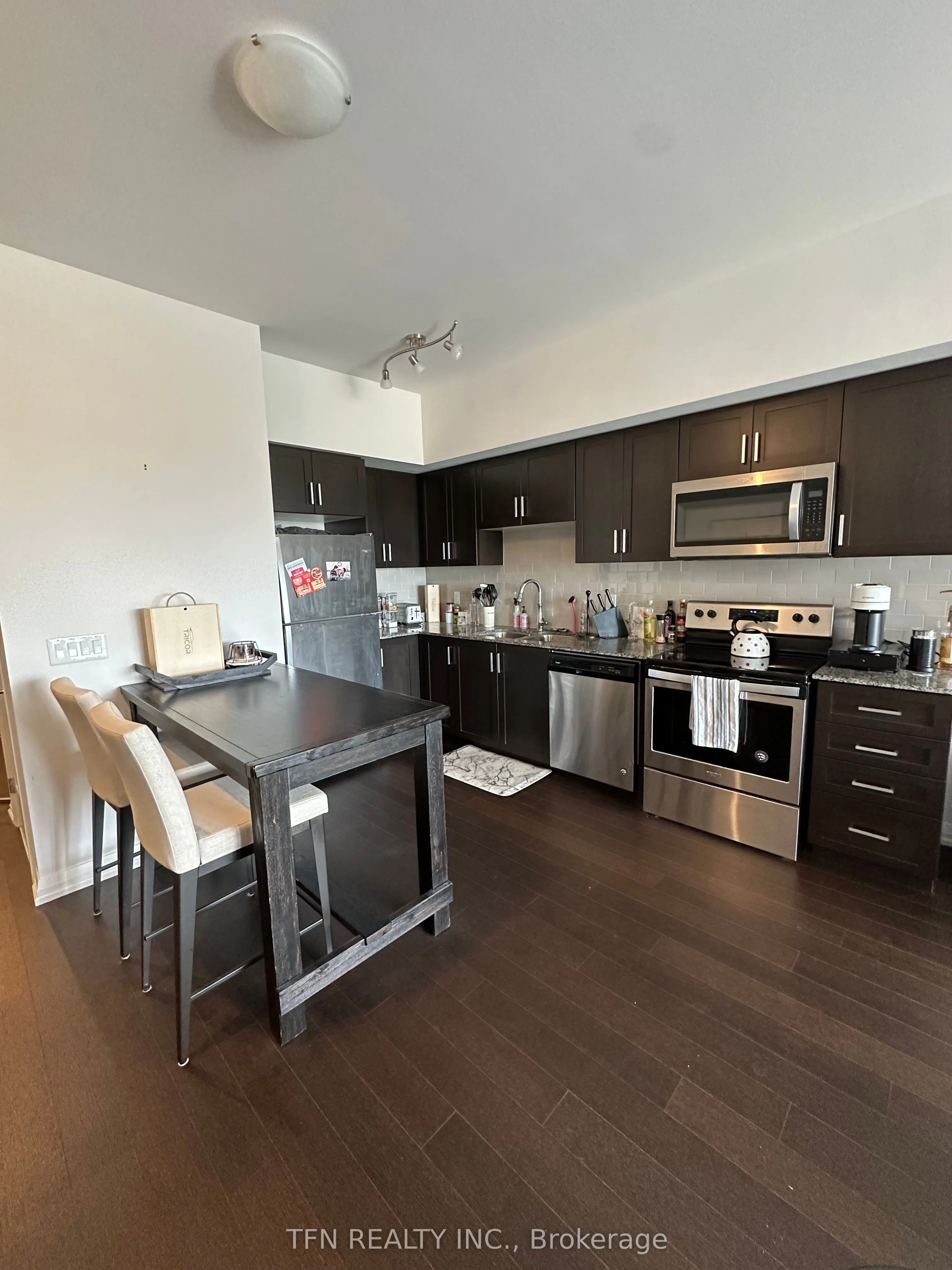 155 Caroline Street S, #01