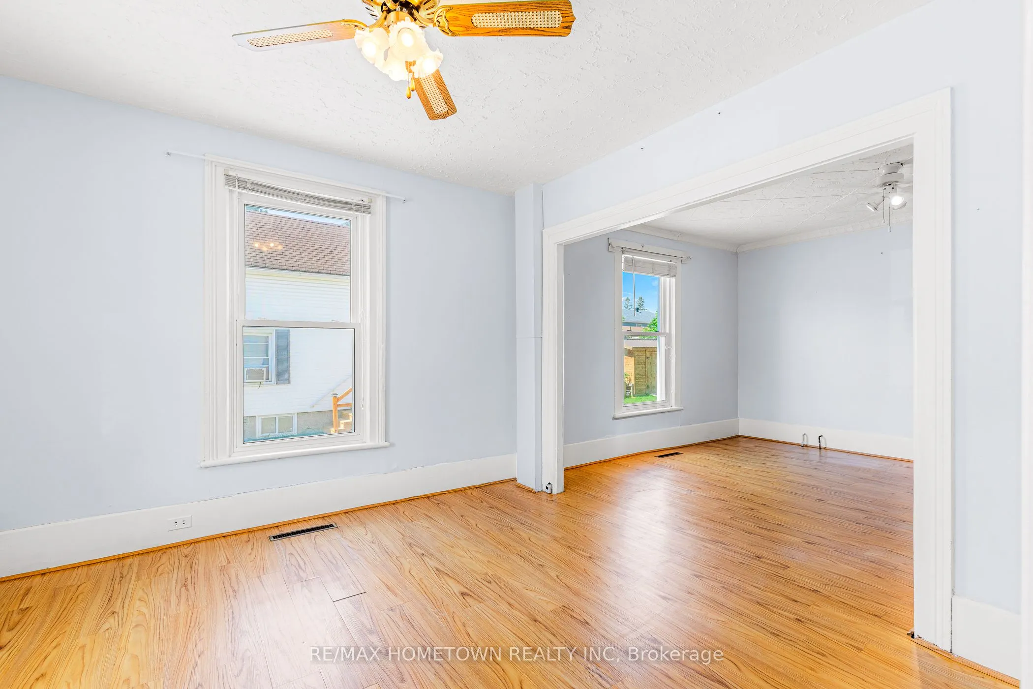 26 Front Avenue E
