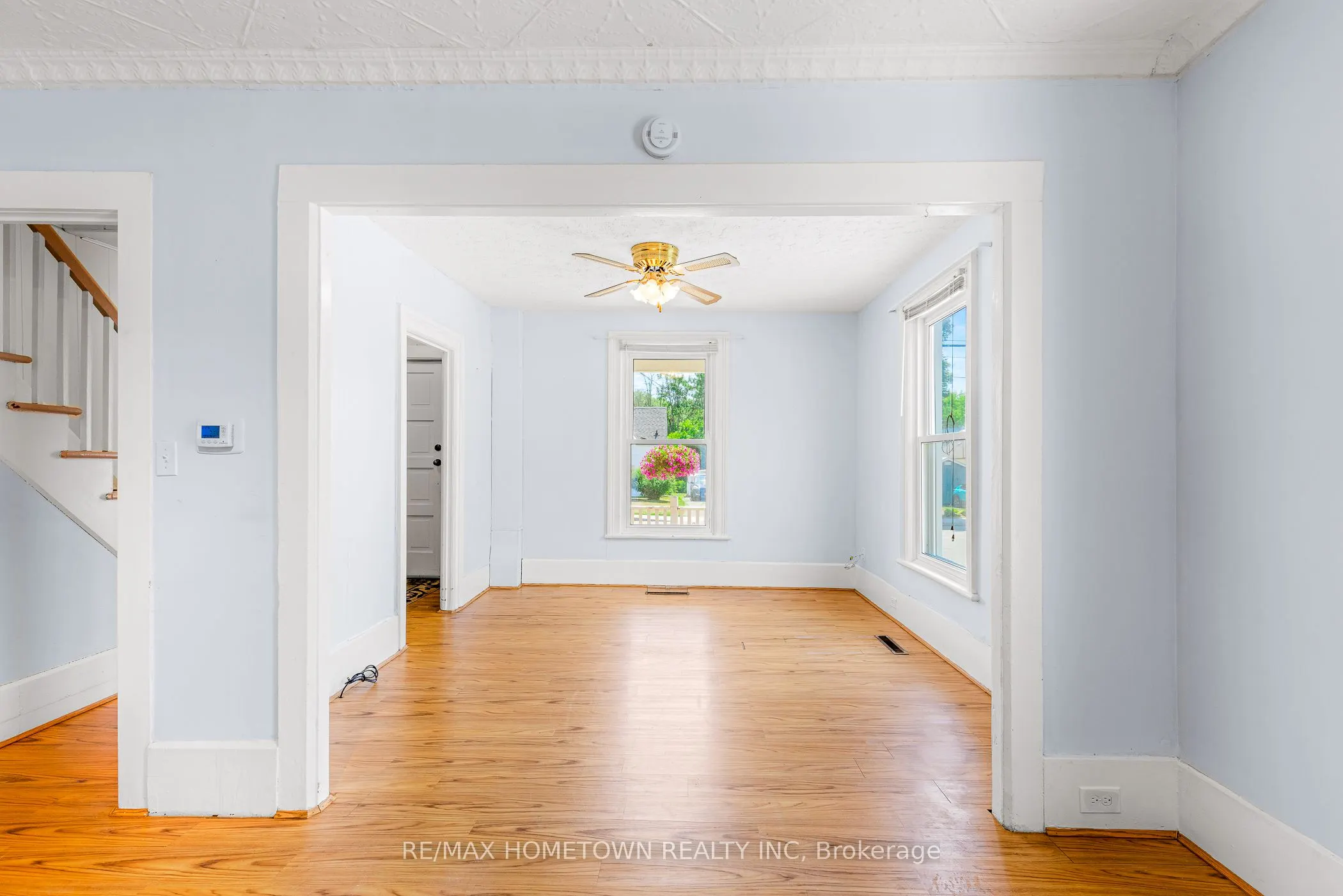 26 Front Avenue E