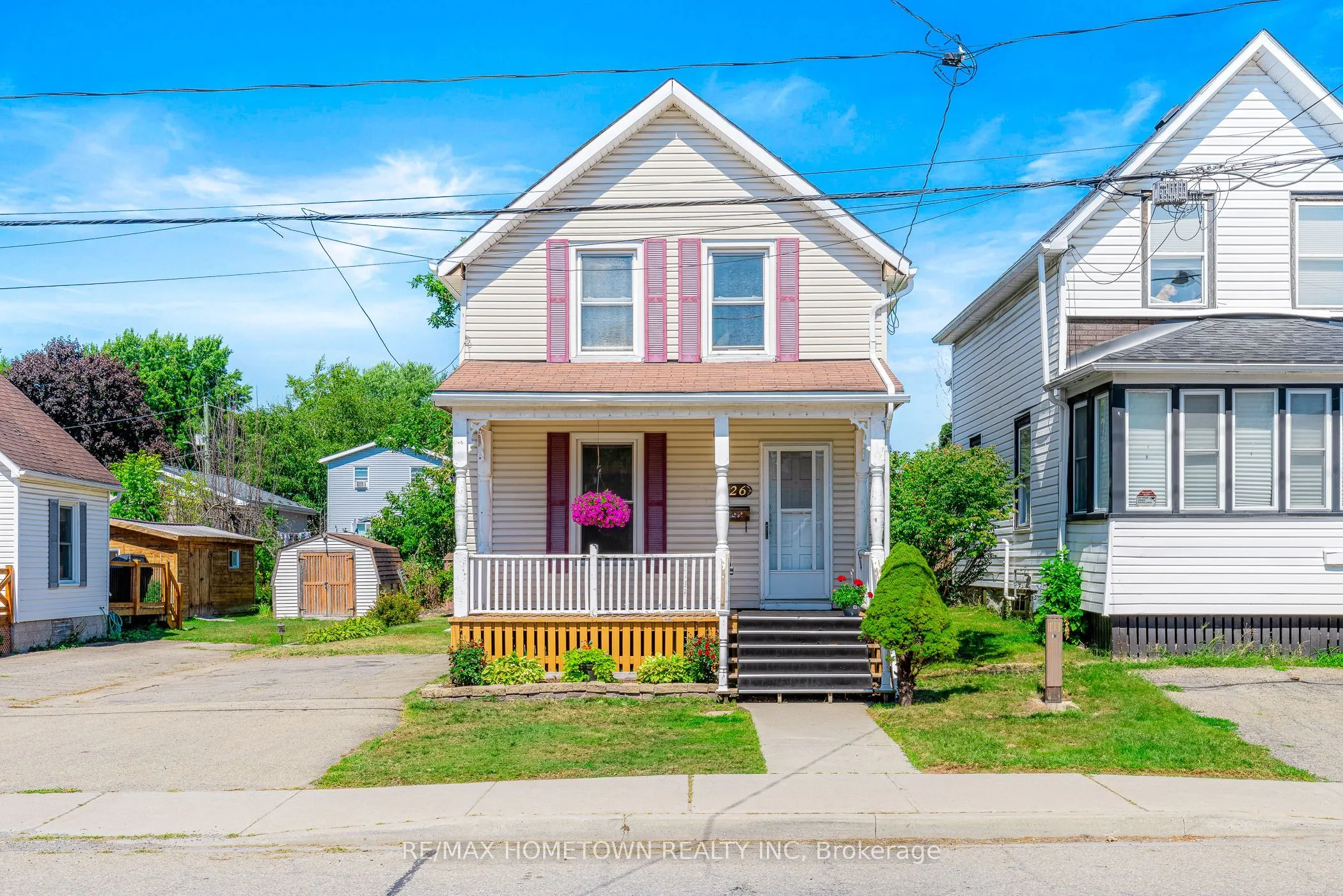 26 Front Avenue E