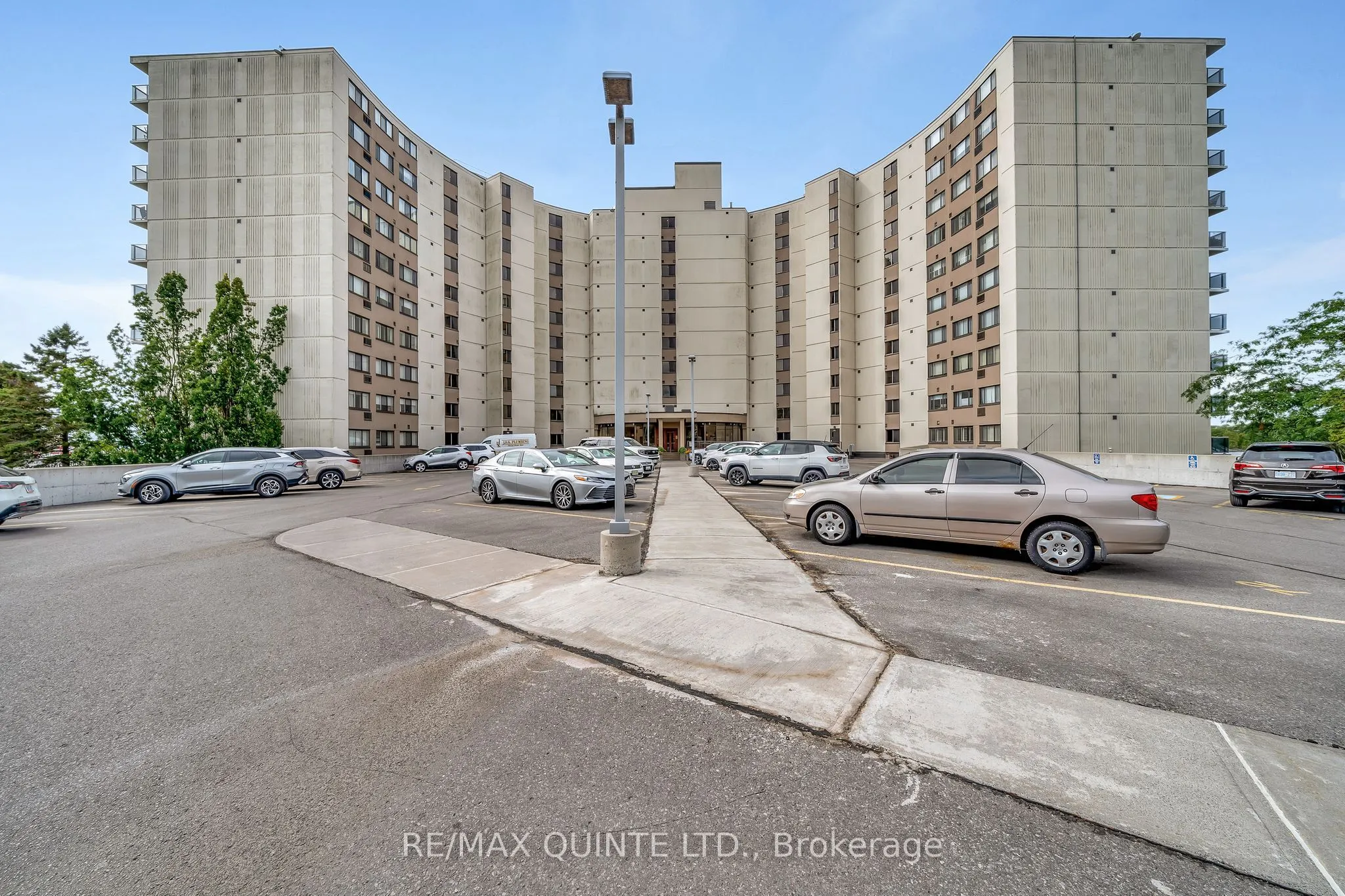 2 Front Street S, #807