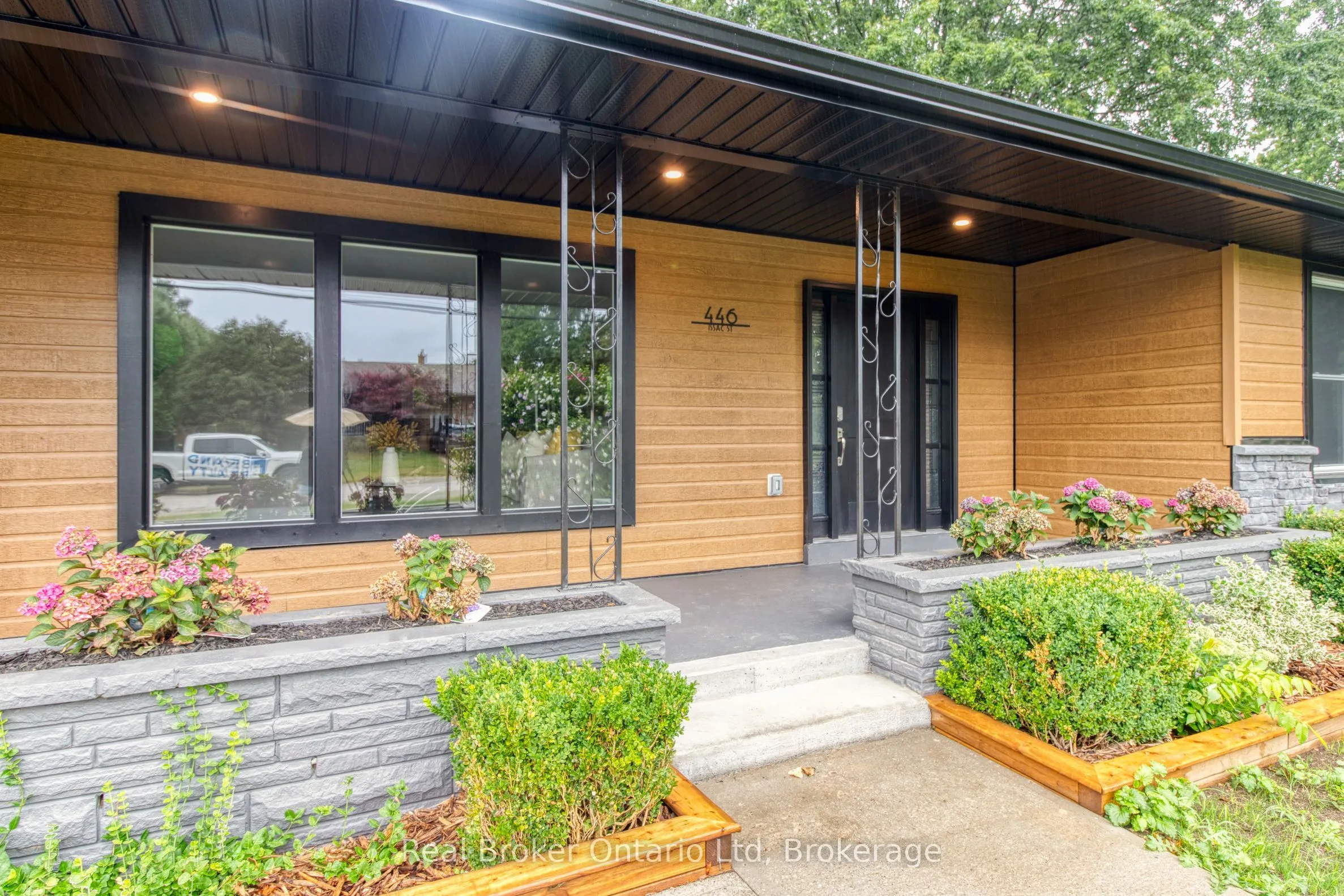 446 Isaac Street