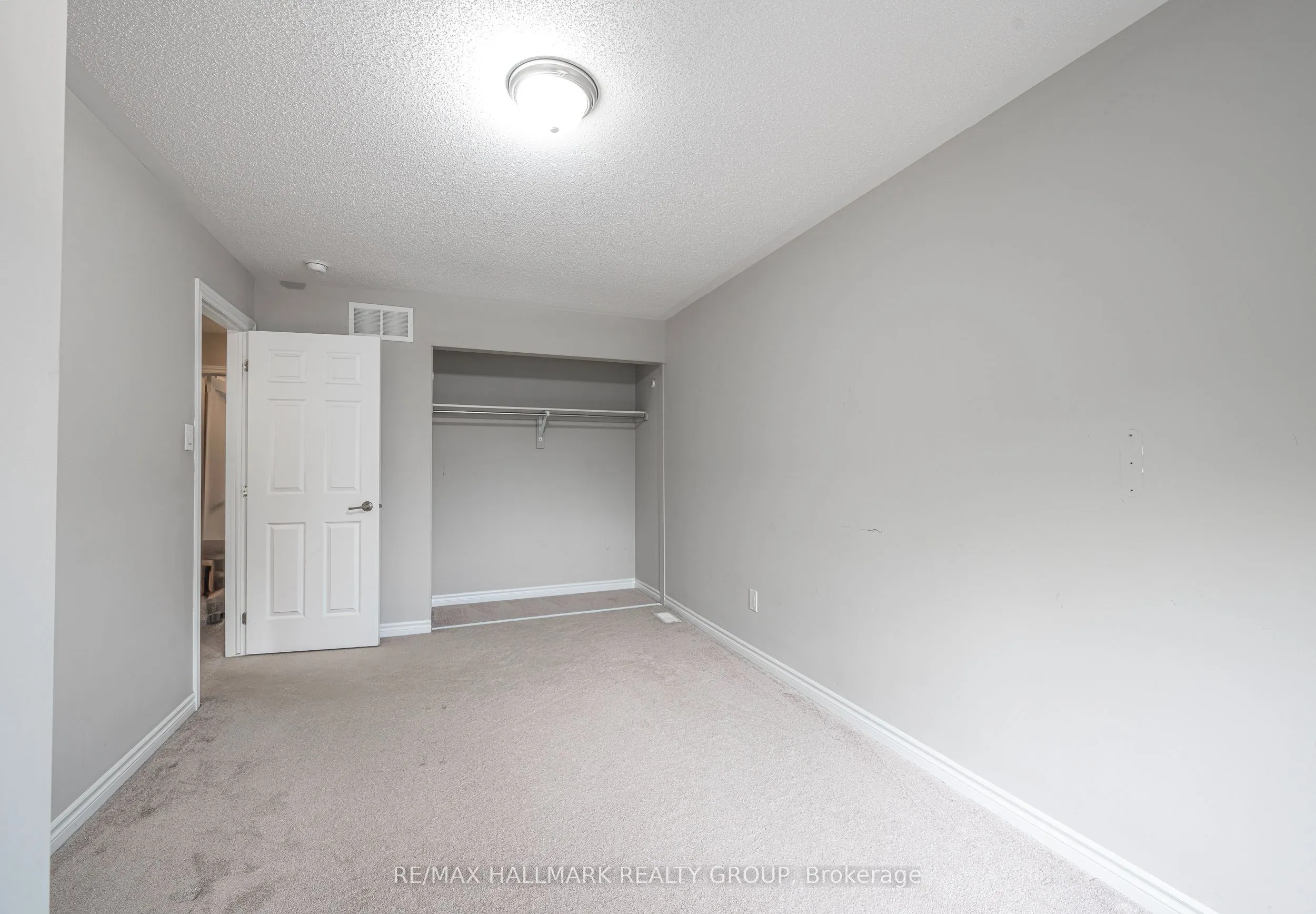 738 Mayfly Crescent