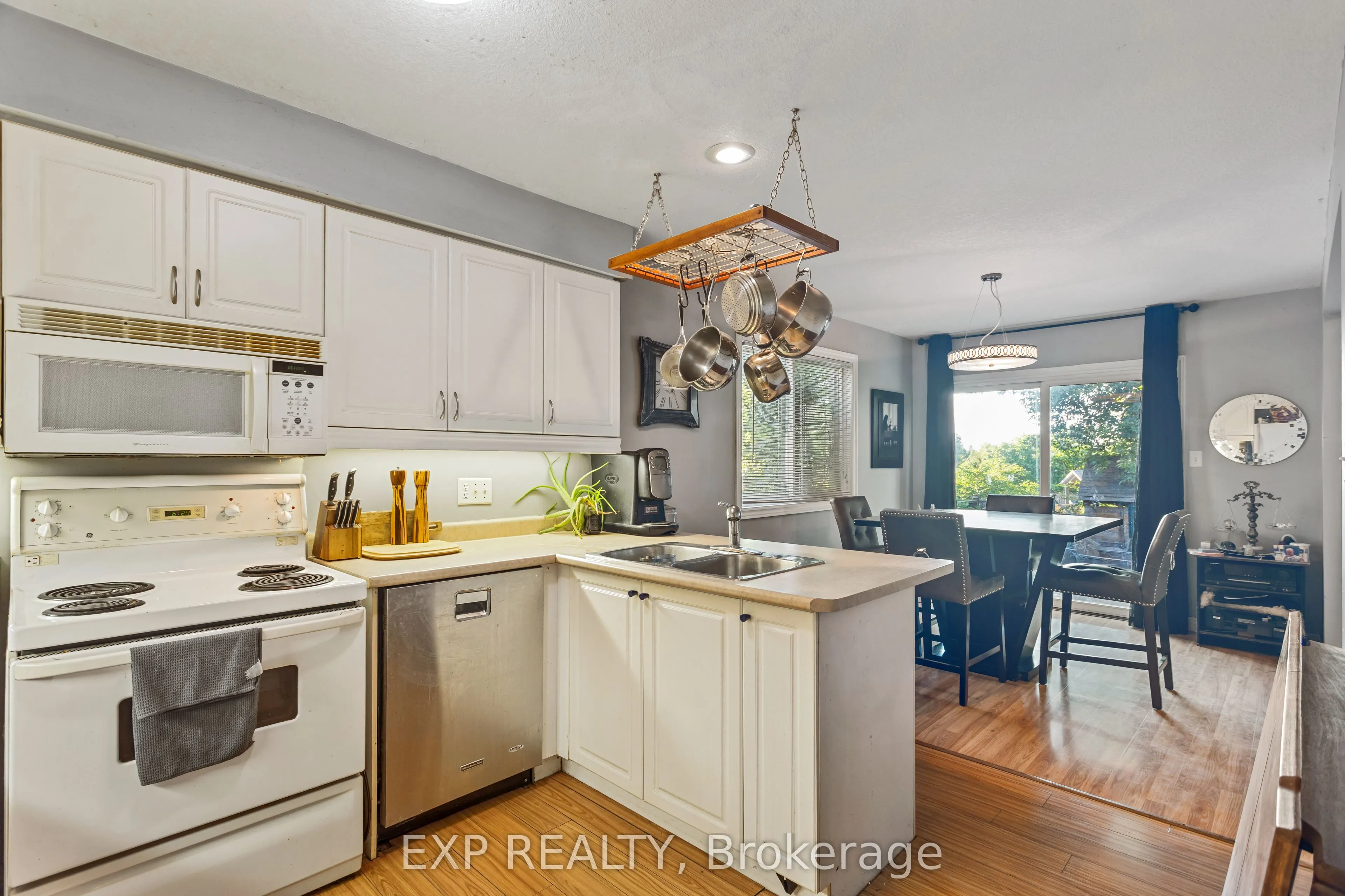 118 Chateau Crescent