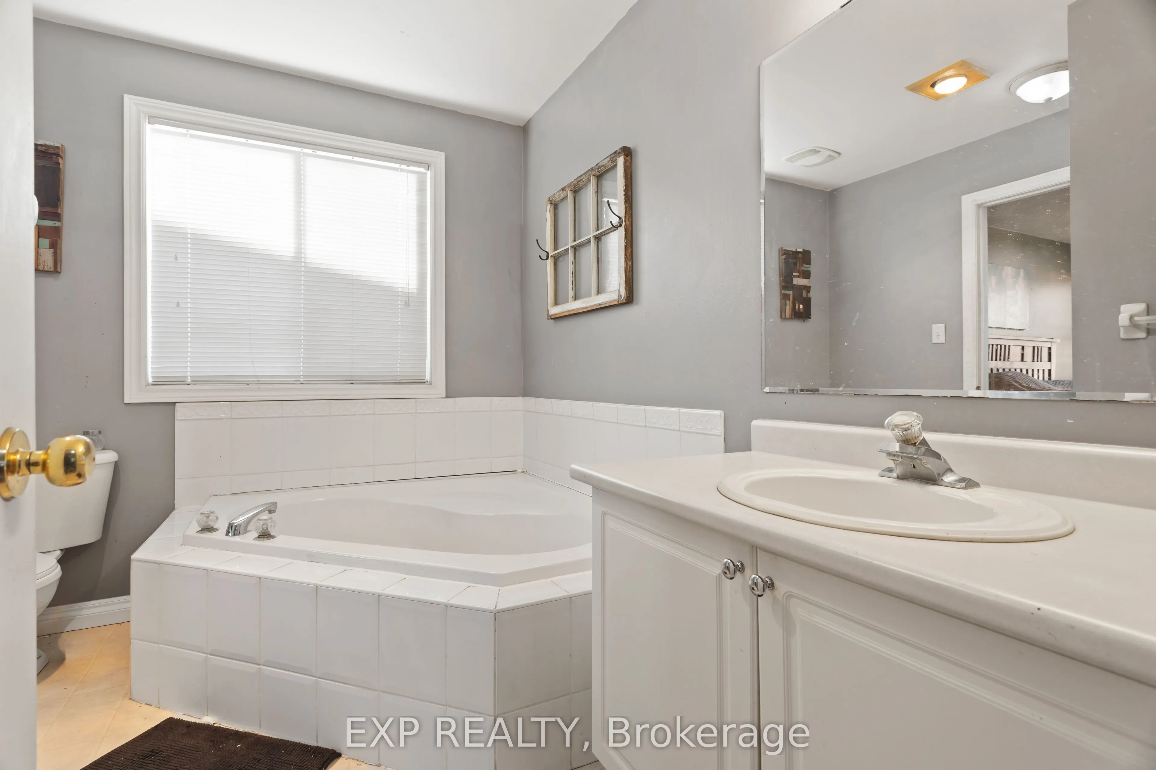 118 Chateau Crescent