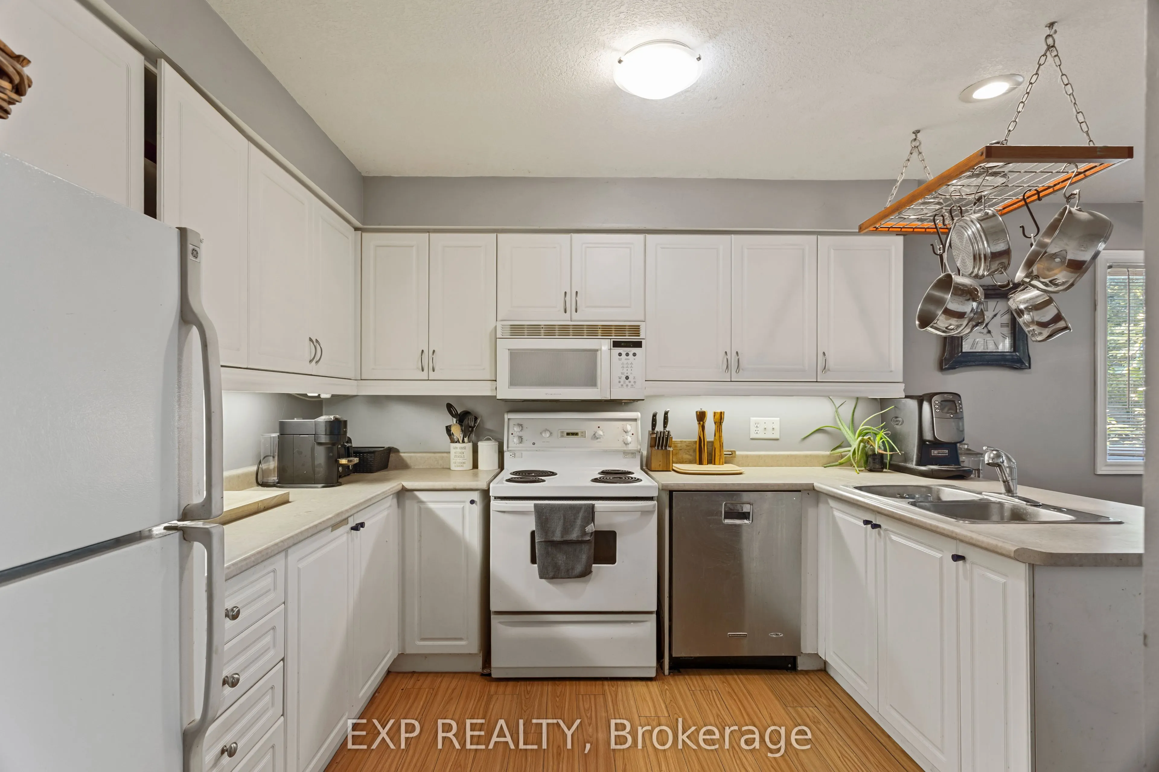 118 Chateau Crescent