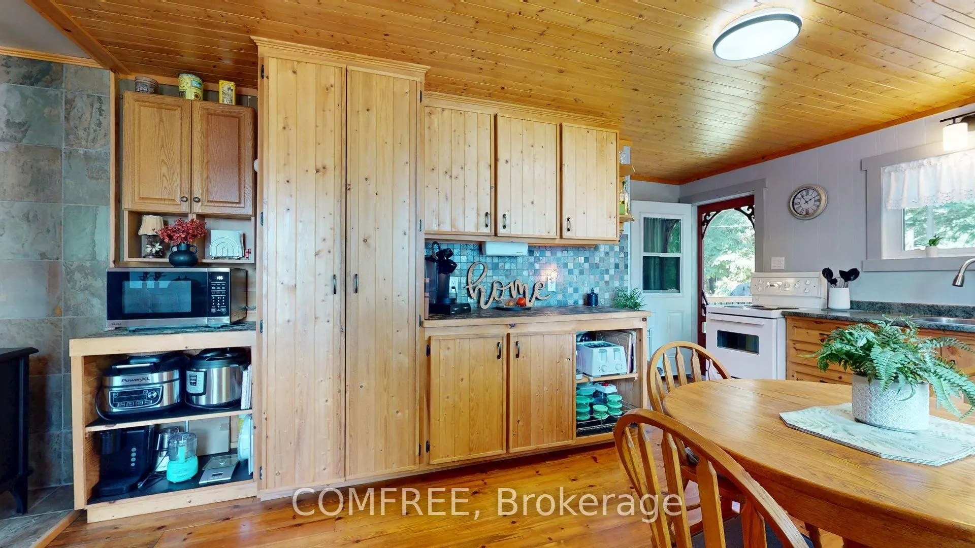 1005 Hoyle Lane W
