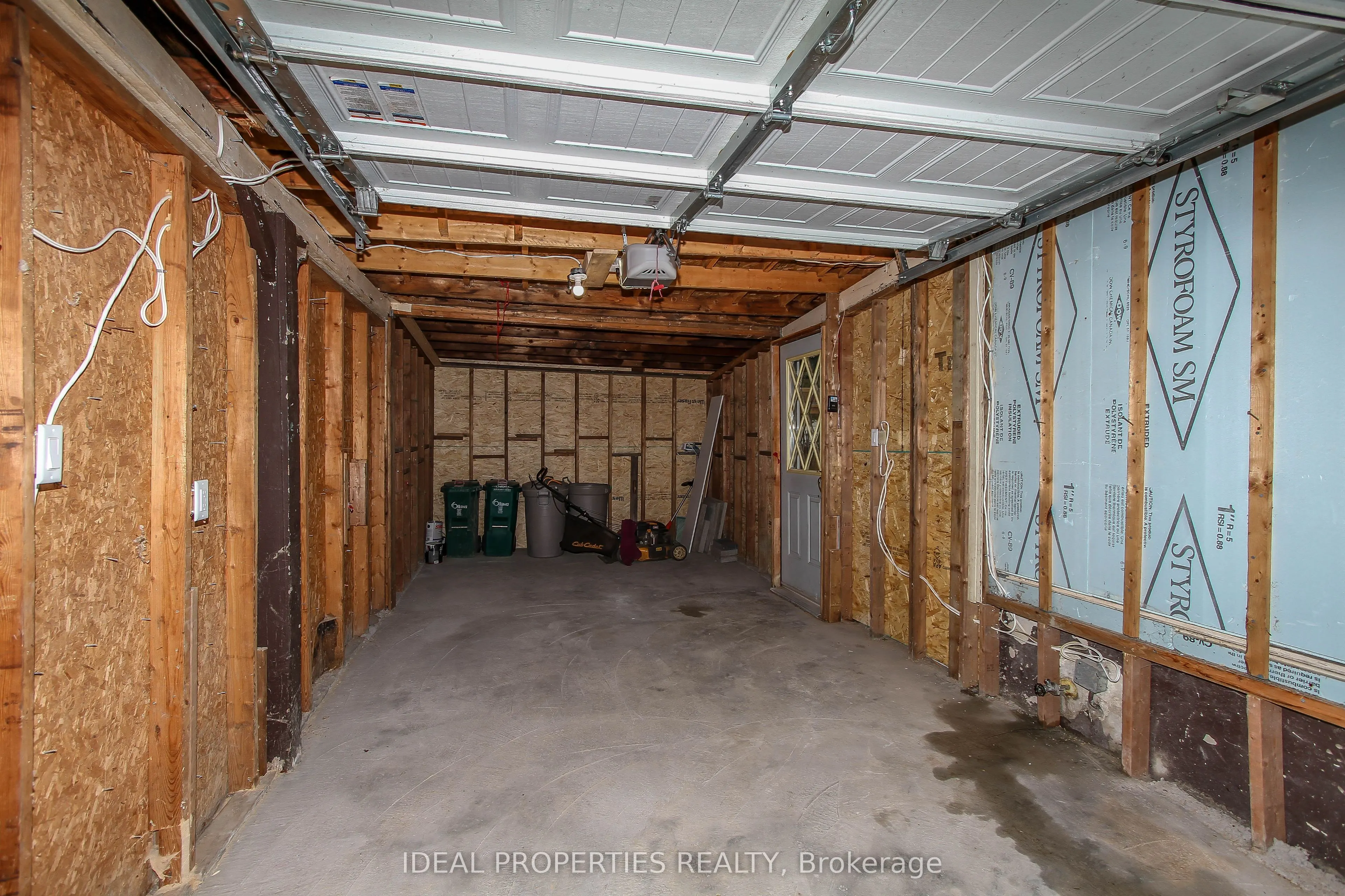 1796 Saunderson Drive