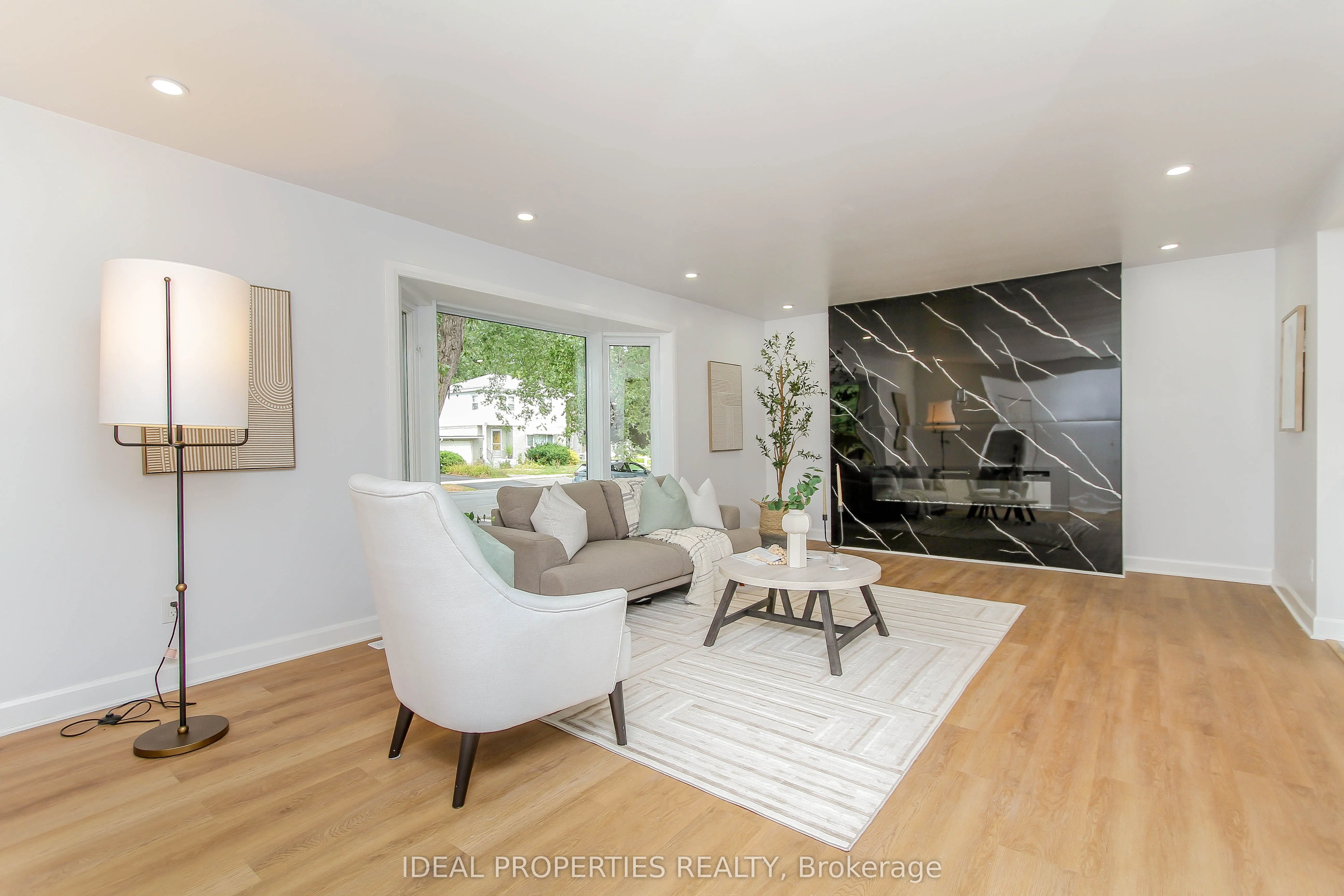 1796 Saunderson Drive