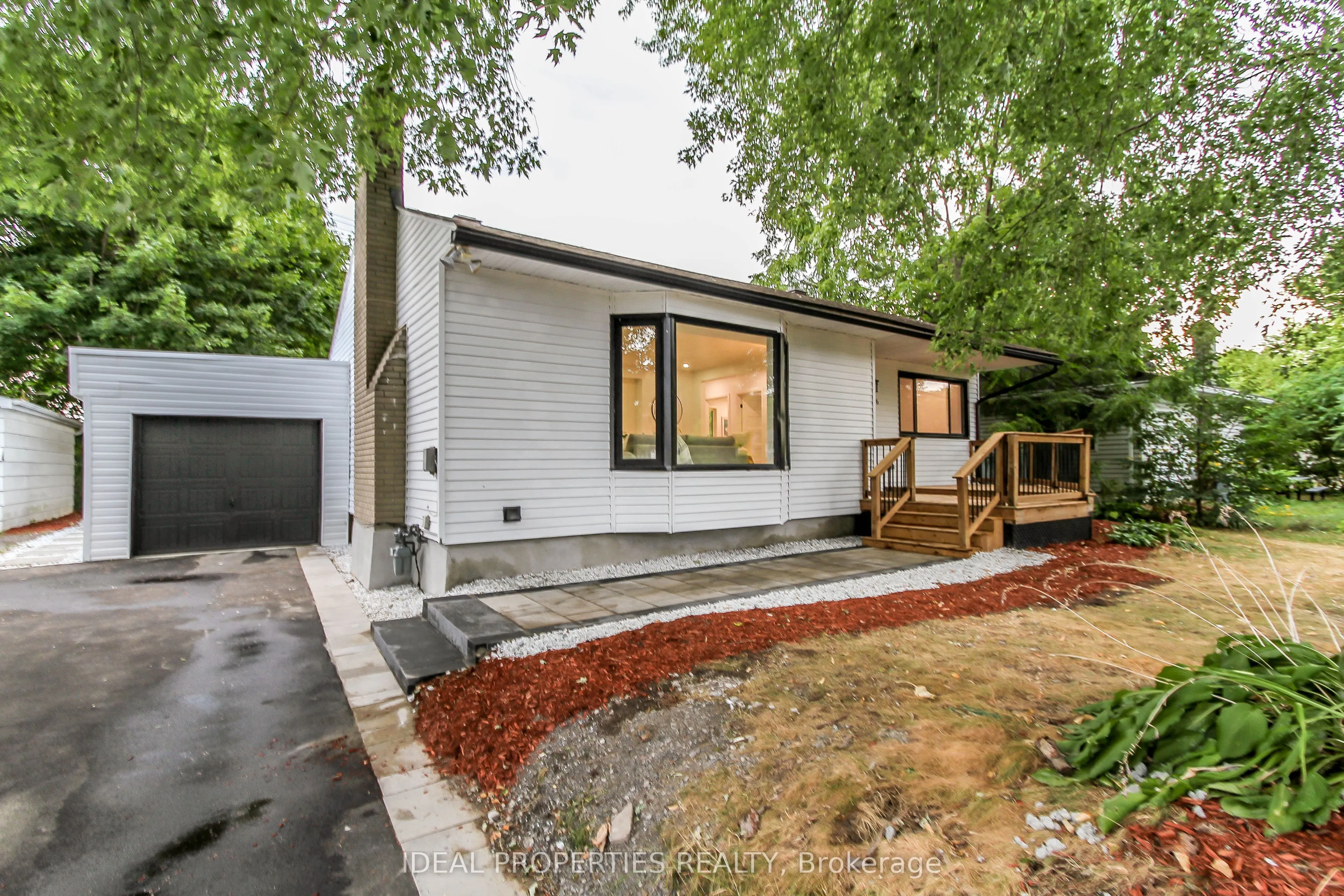 1796 Saunderson Drive