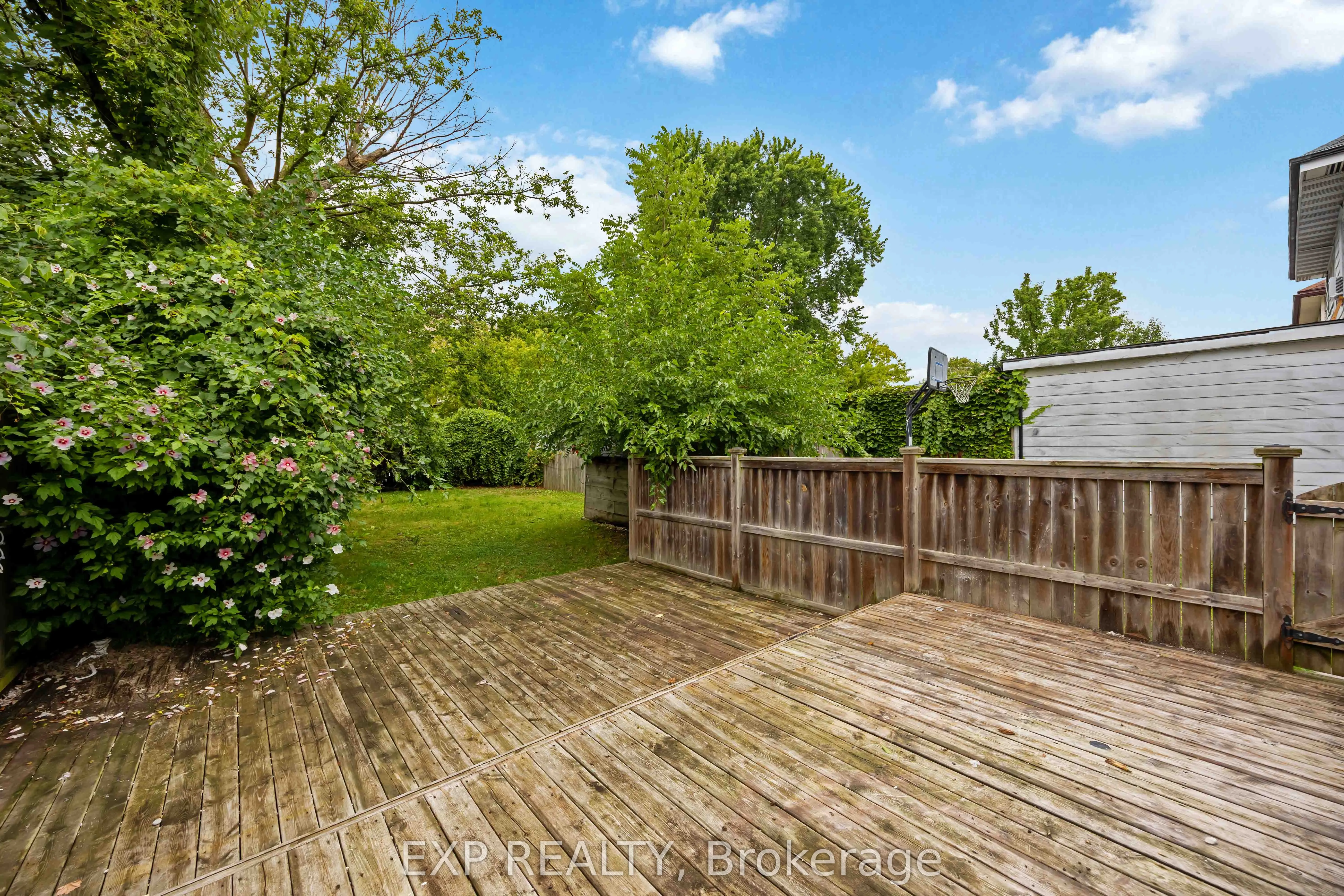 173 Brock Street S