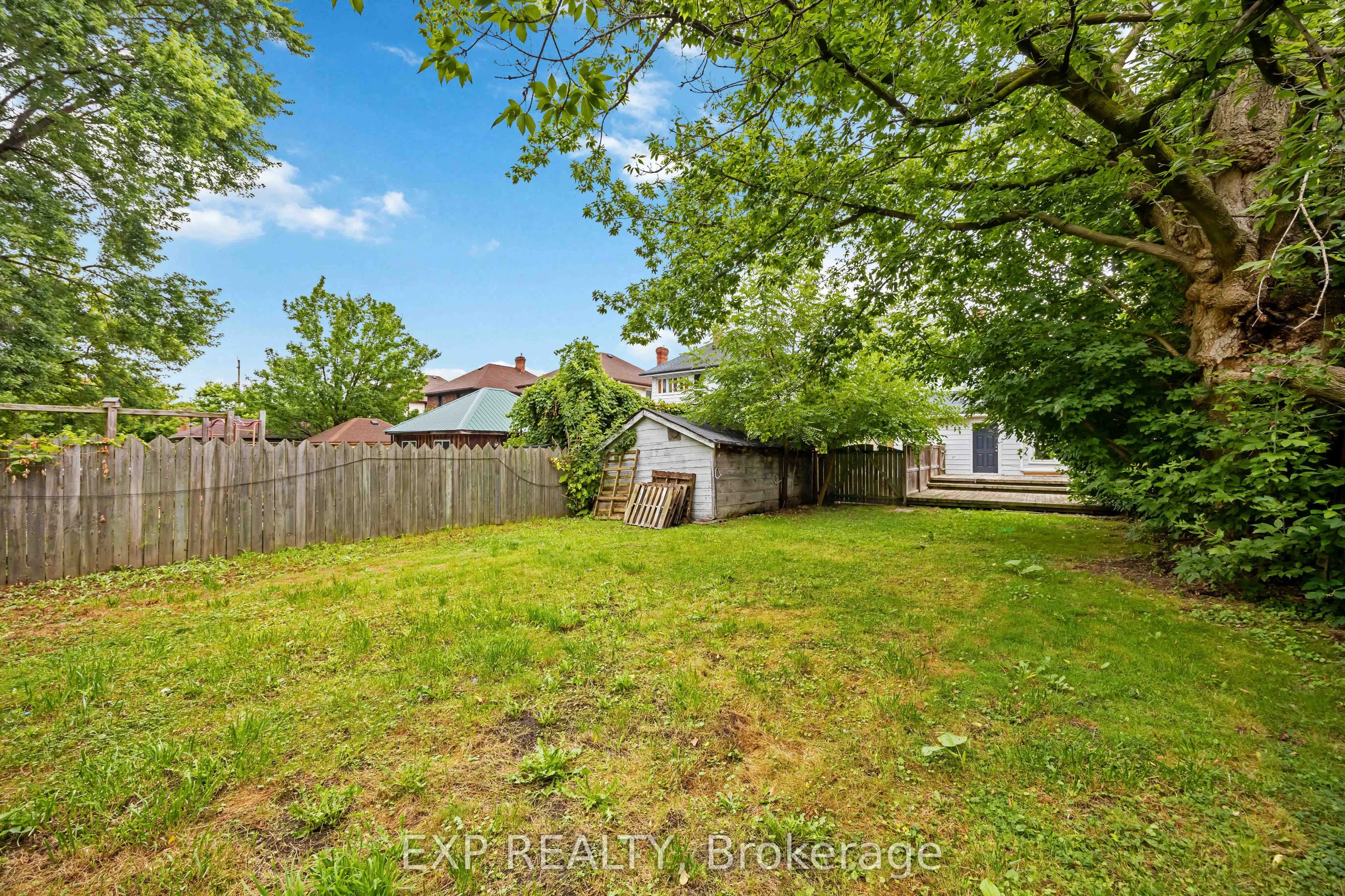 173 Brock Street S