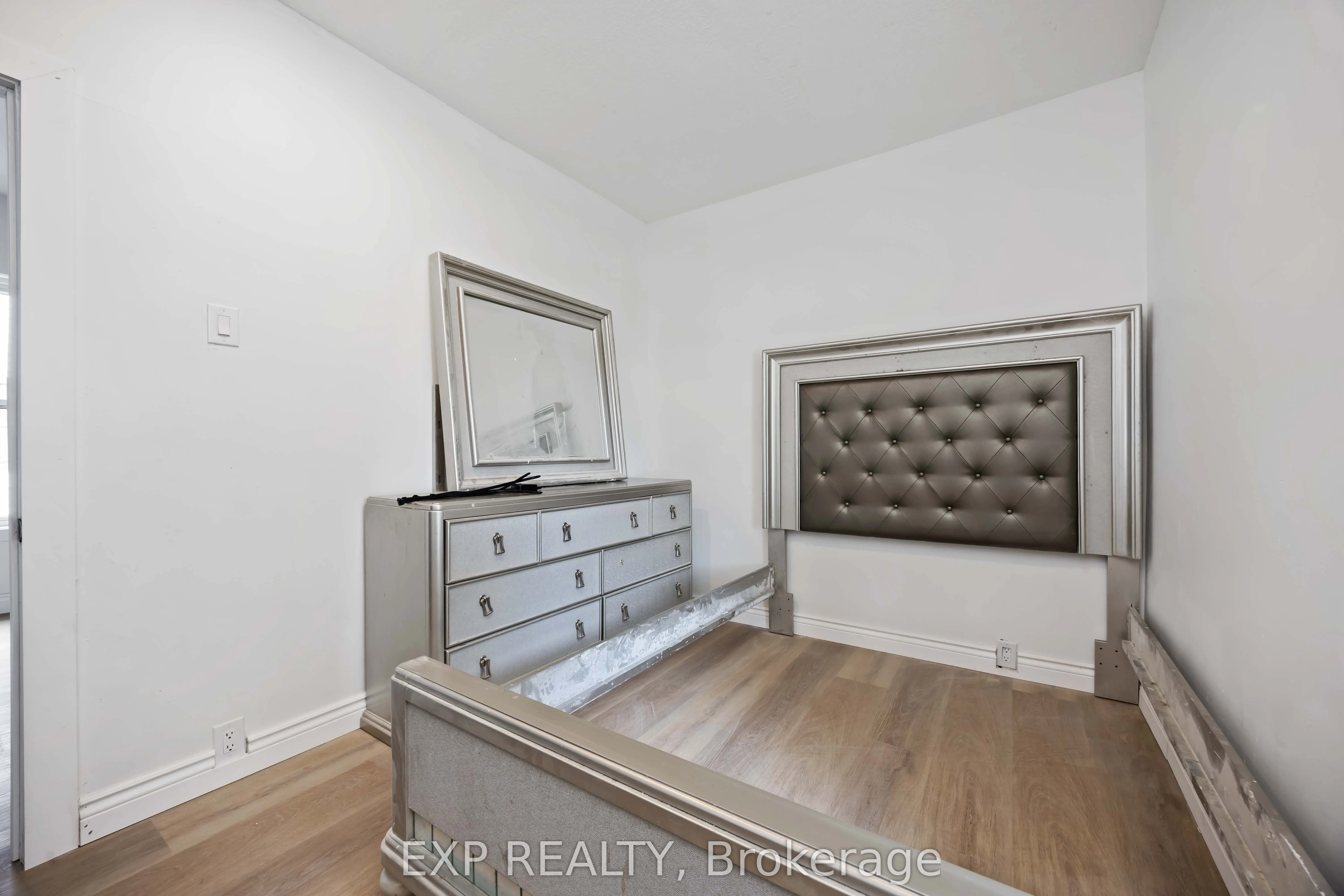 173 Brock Street S