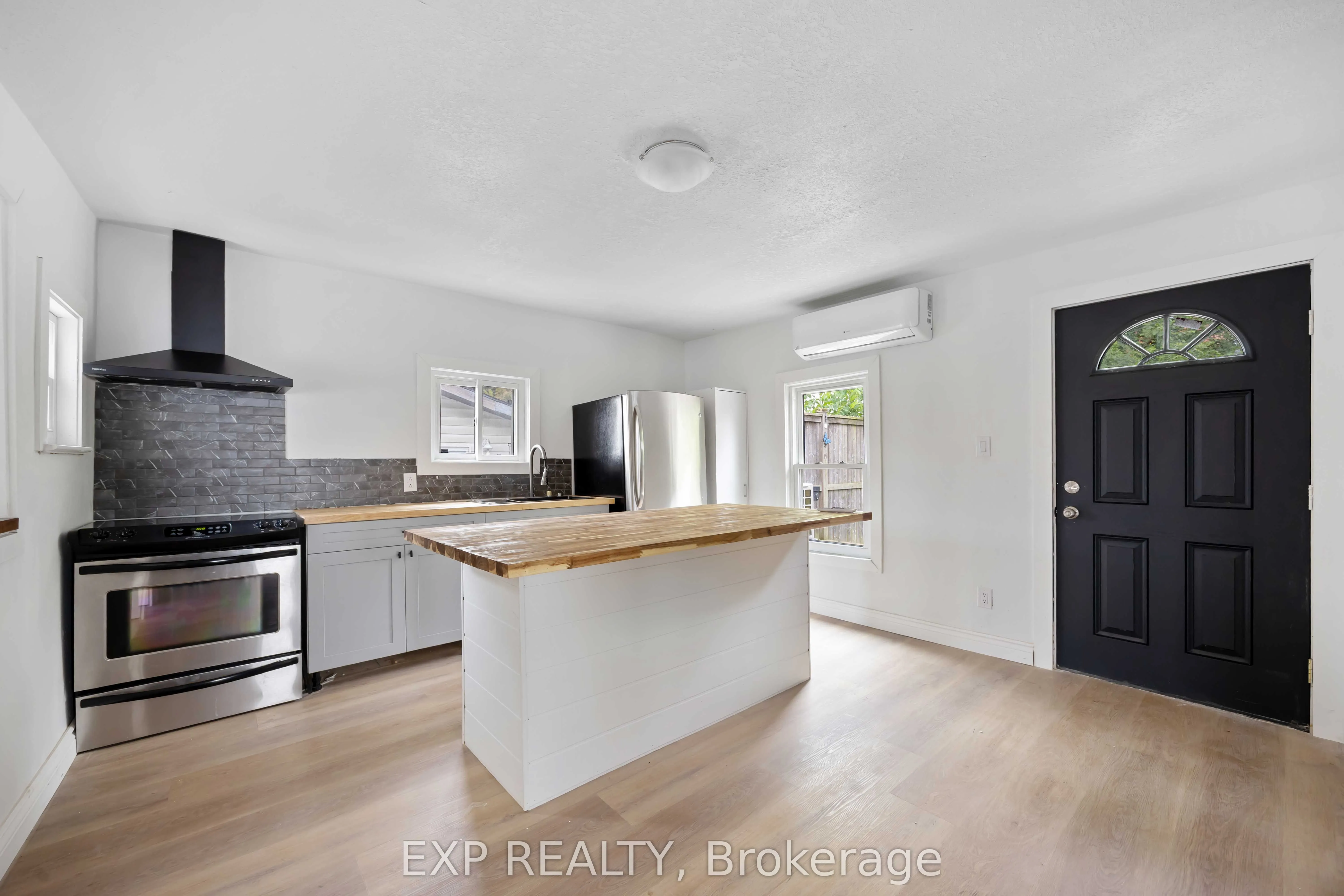 173 Brock Street S