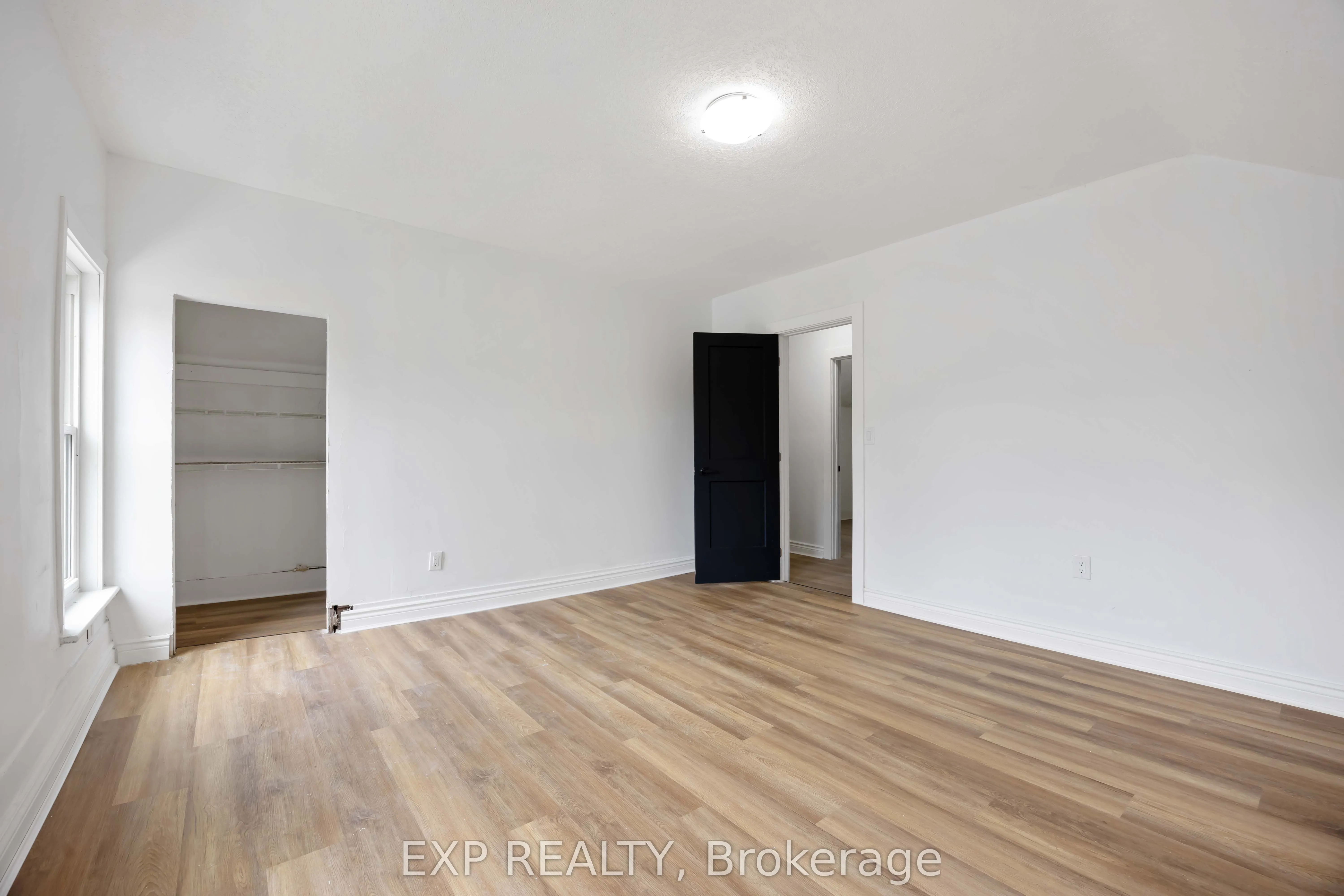 173 Brock Street S