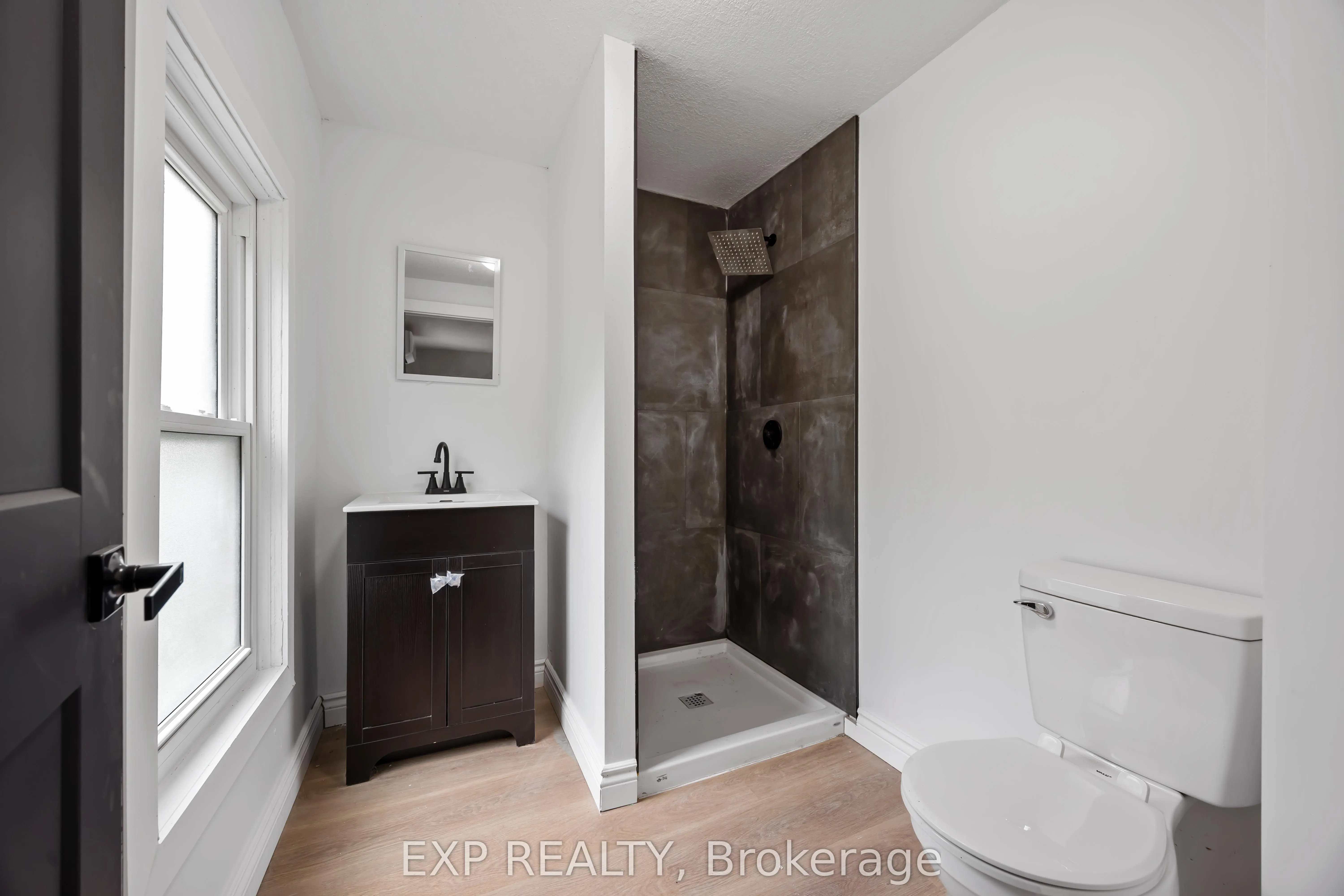 173 Brock Street S