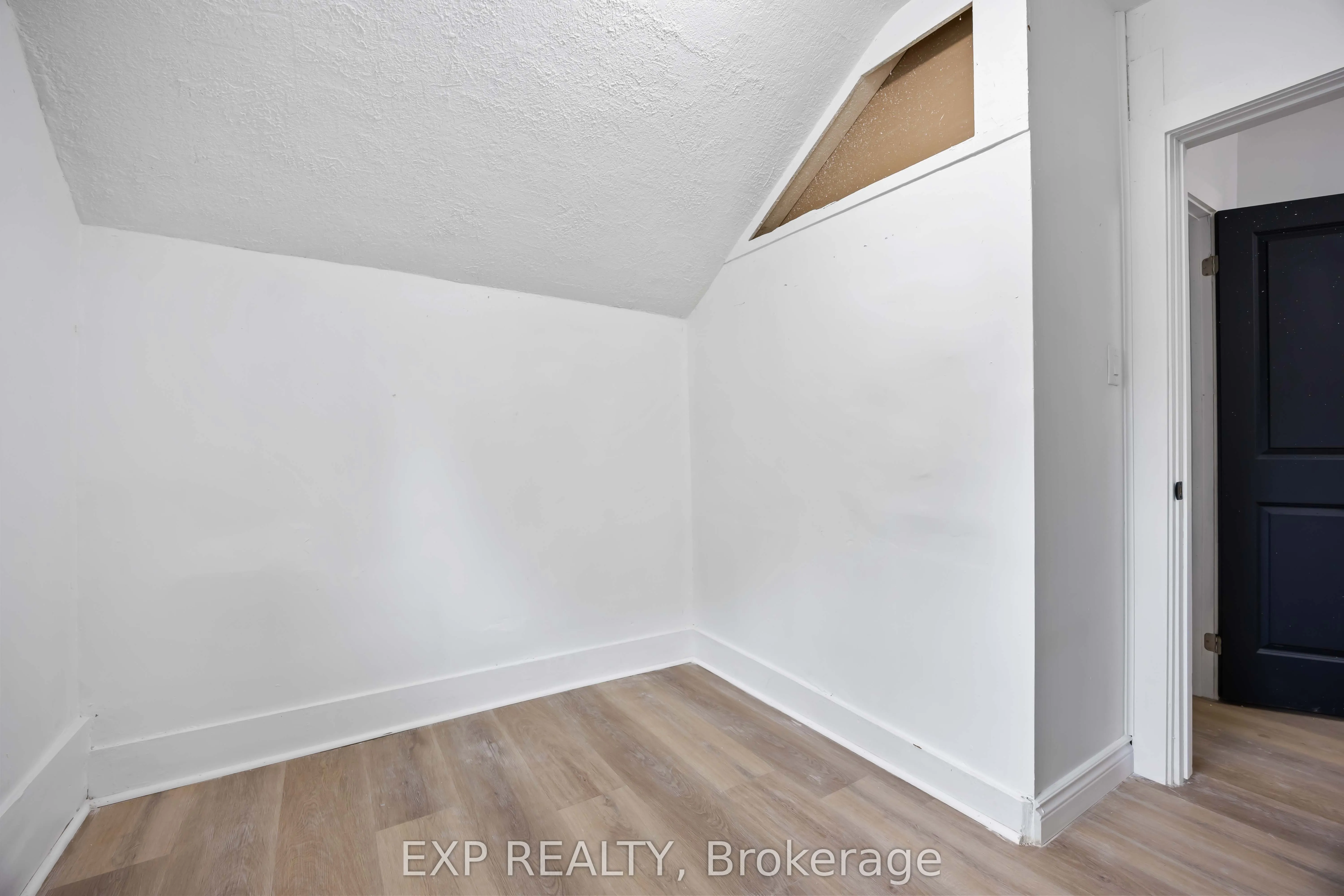 173 Brock Street S