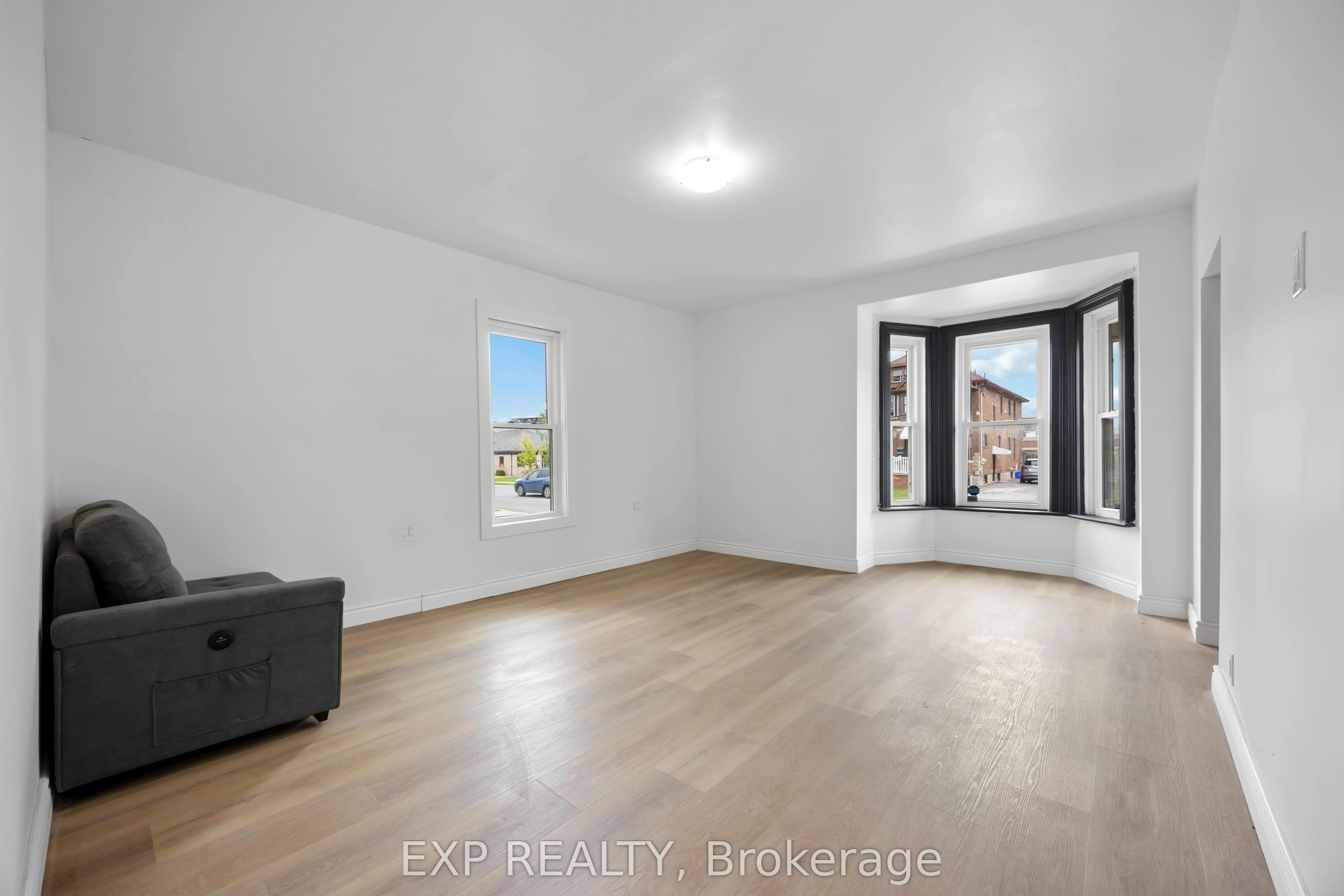 173 Brock Street S