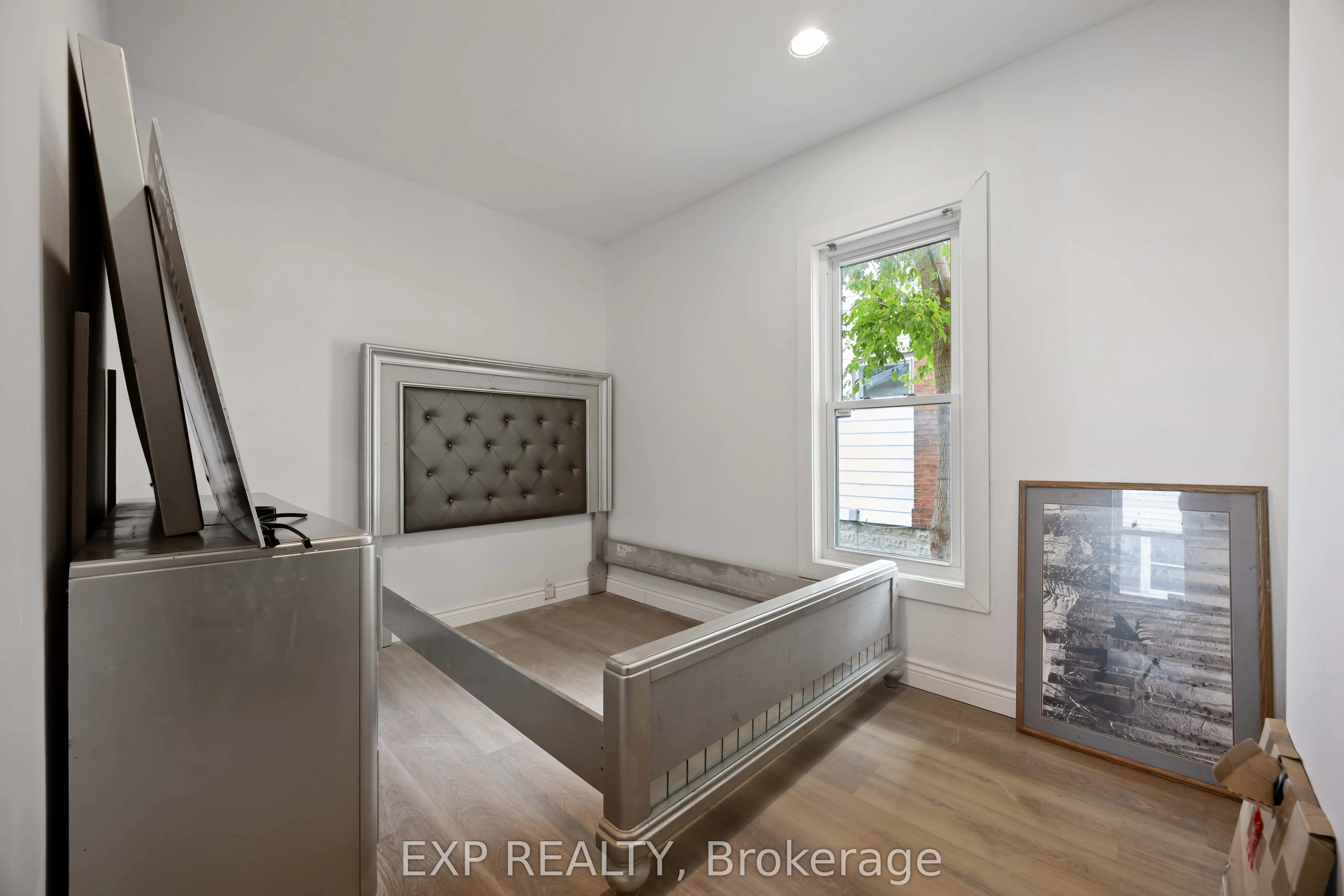 173 Brock Street S
