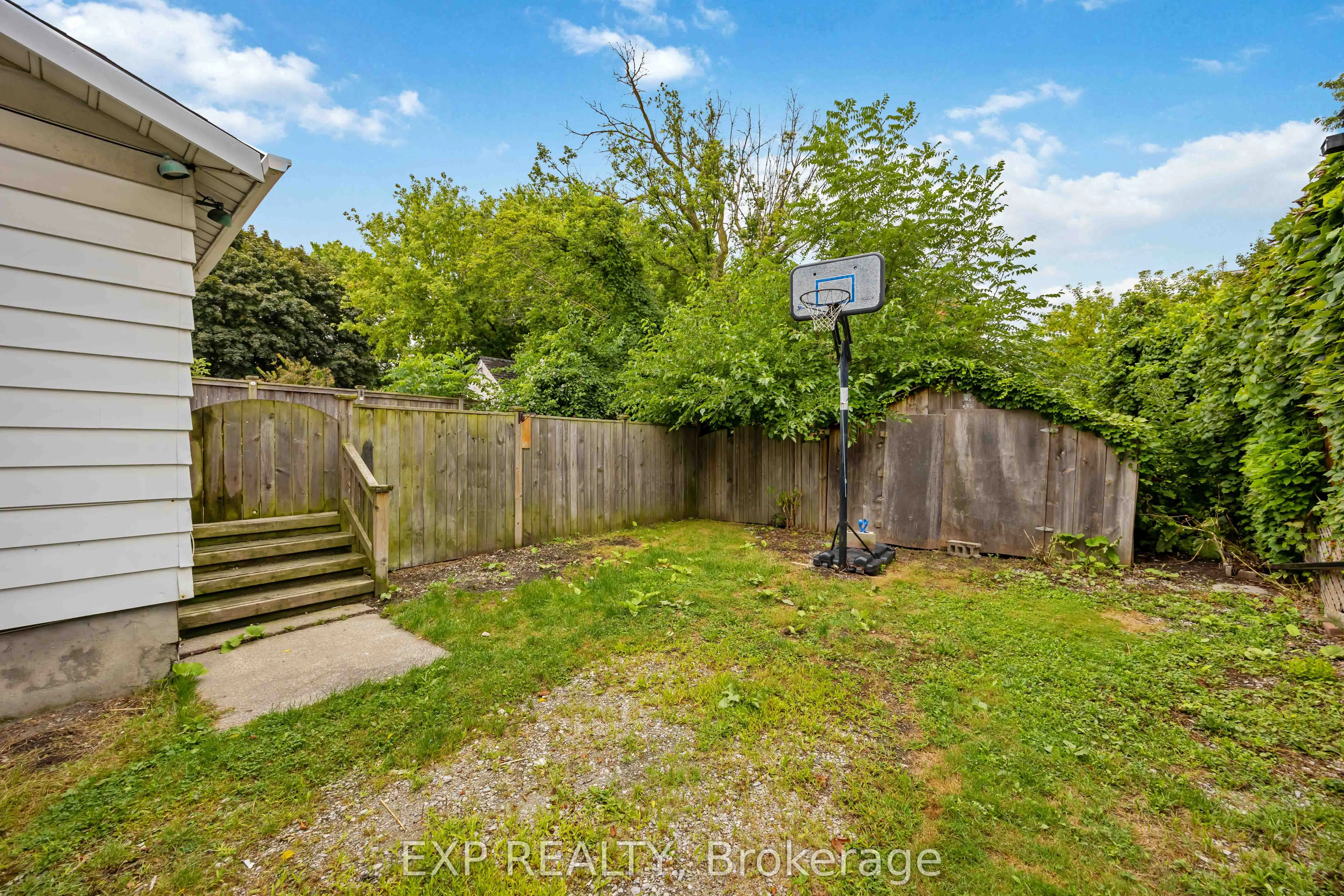 173 Brock Street S