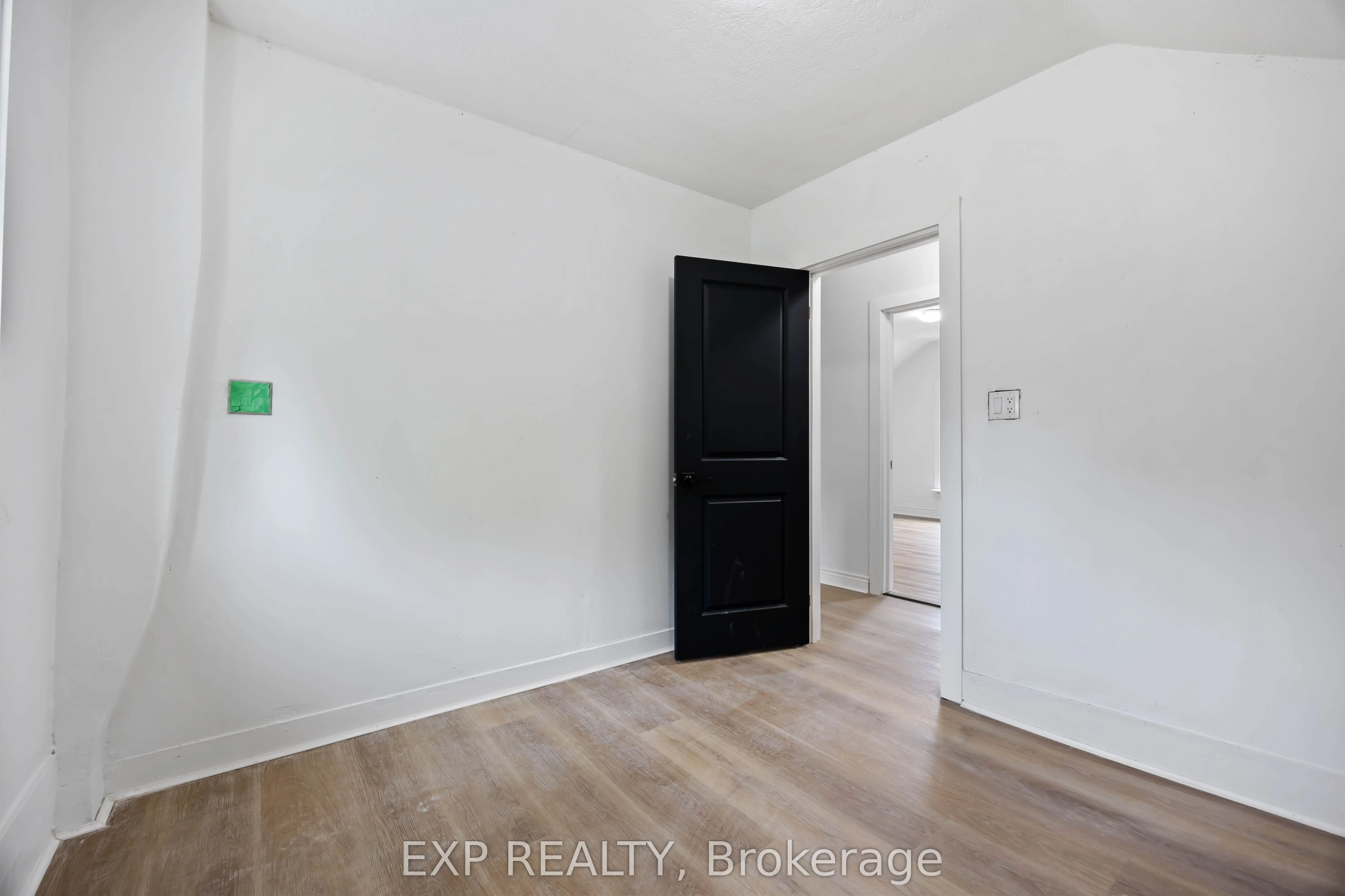 173 Brock Street S