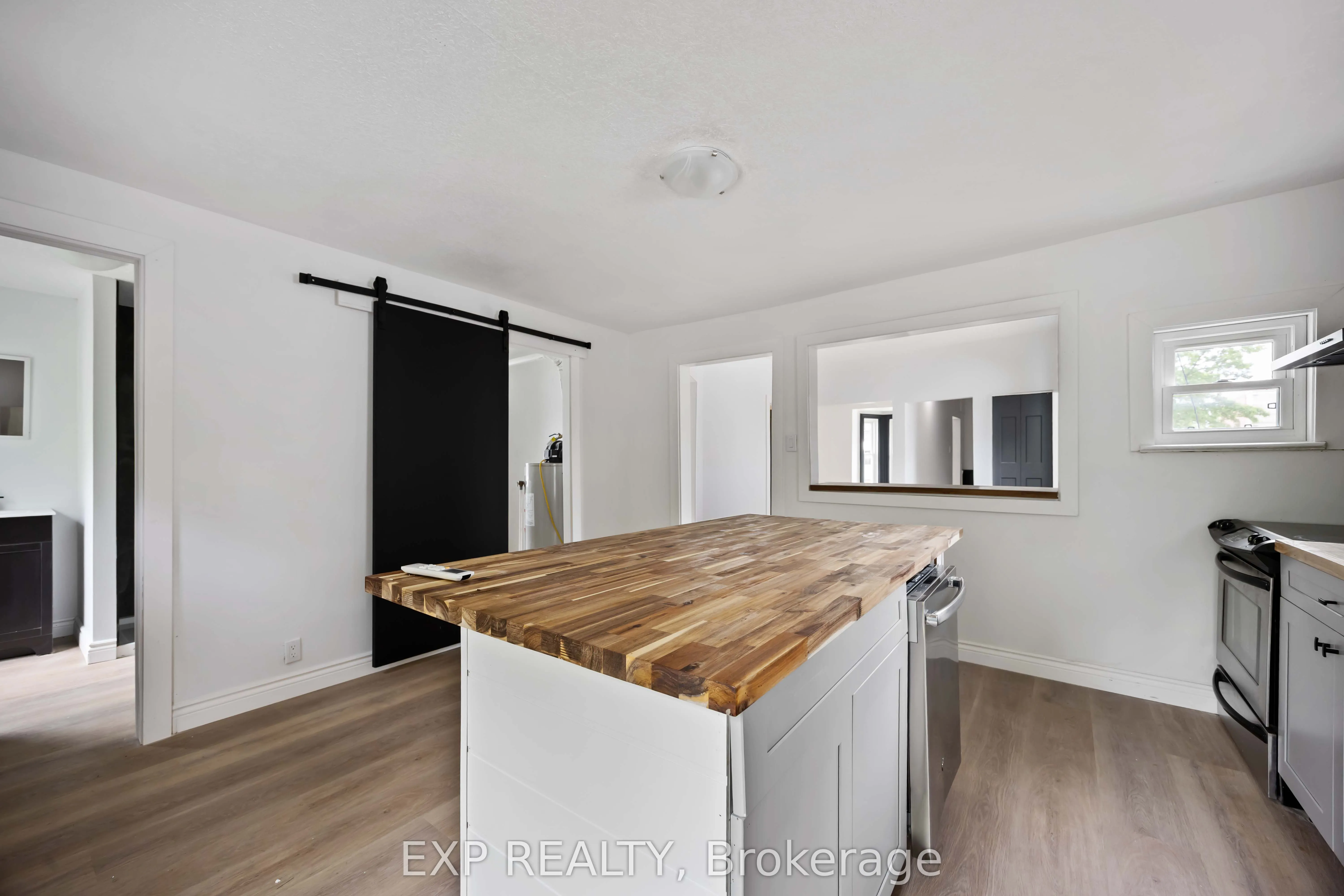 173 Brock Street S