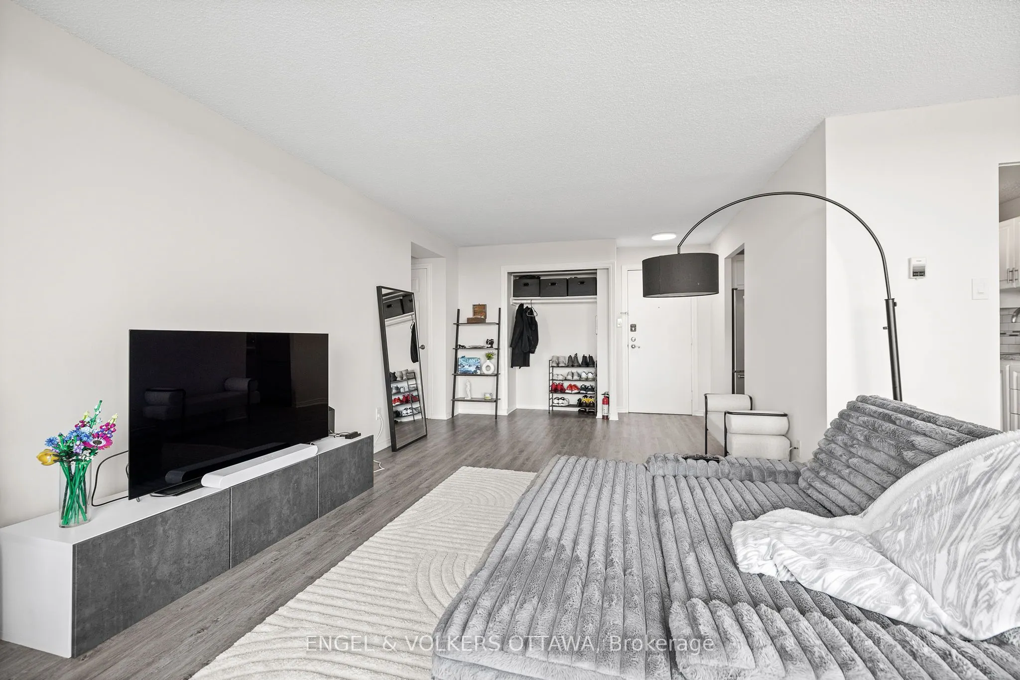 665 Bathgate Drive, #1404