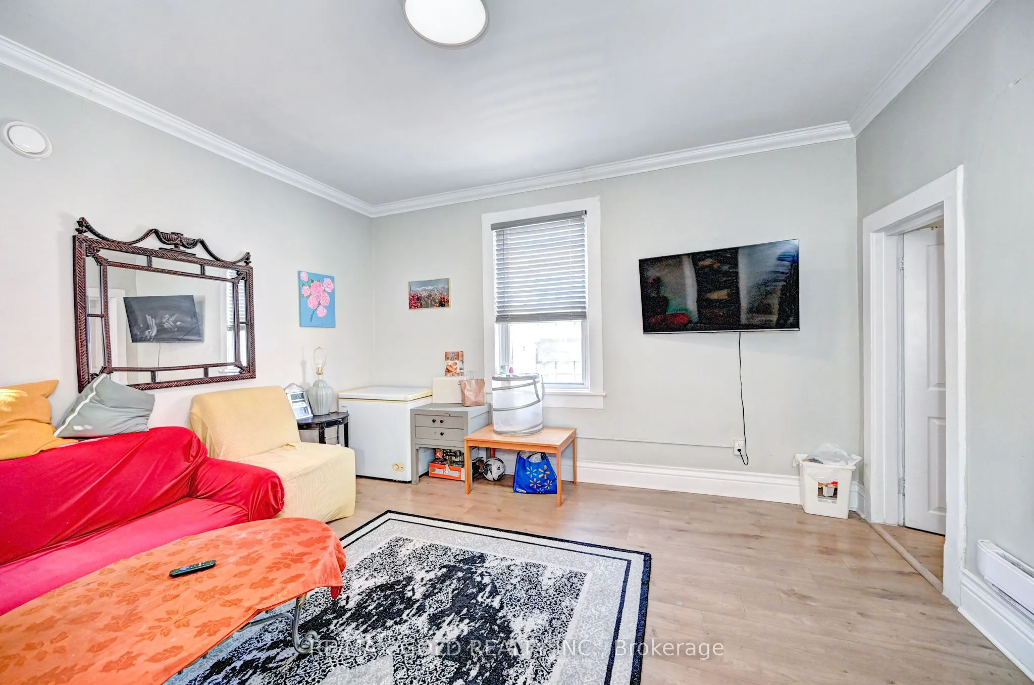 15 AINSLIE Street N, #3