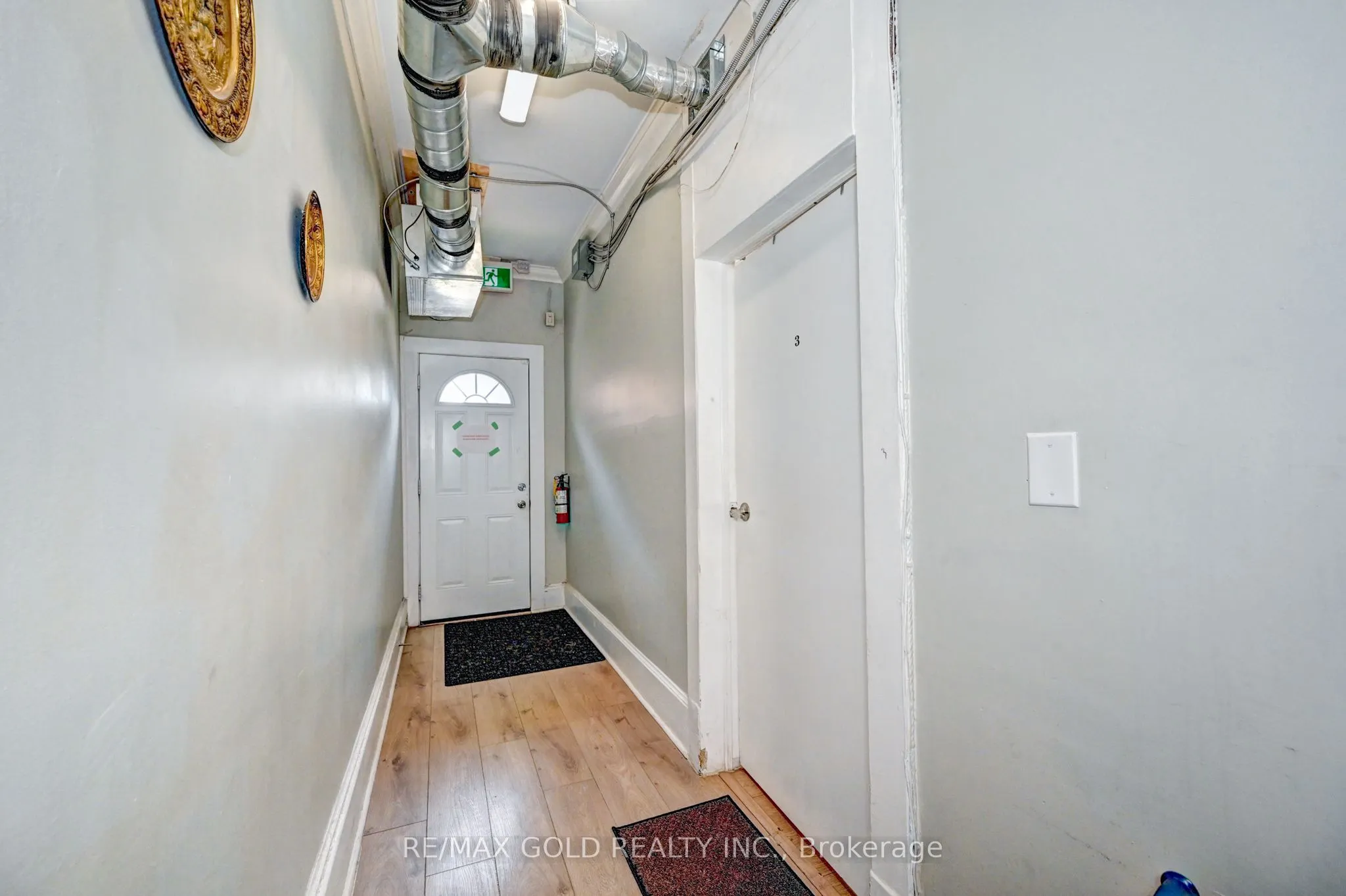 15 AINSLIE Street N, #3