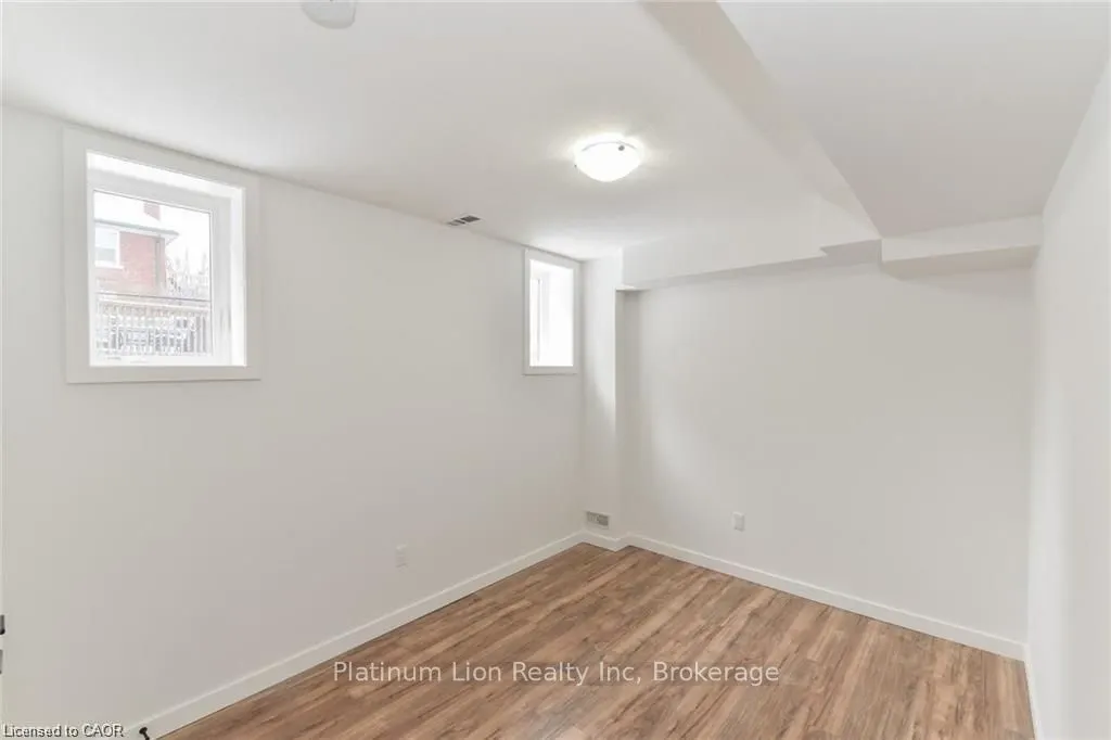46 Franklin Street S