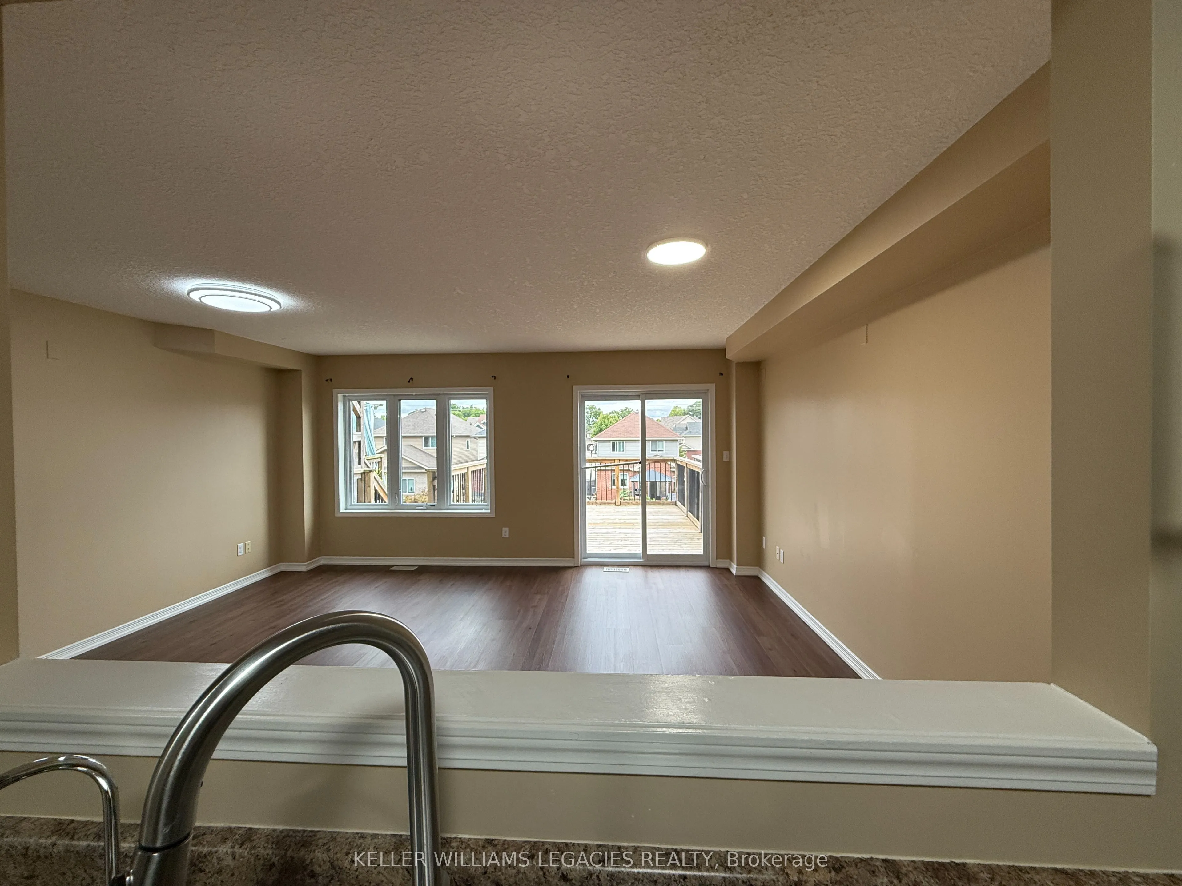 933 Zeller Crescent