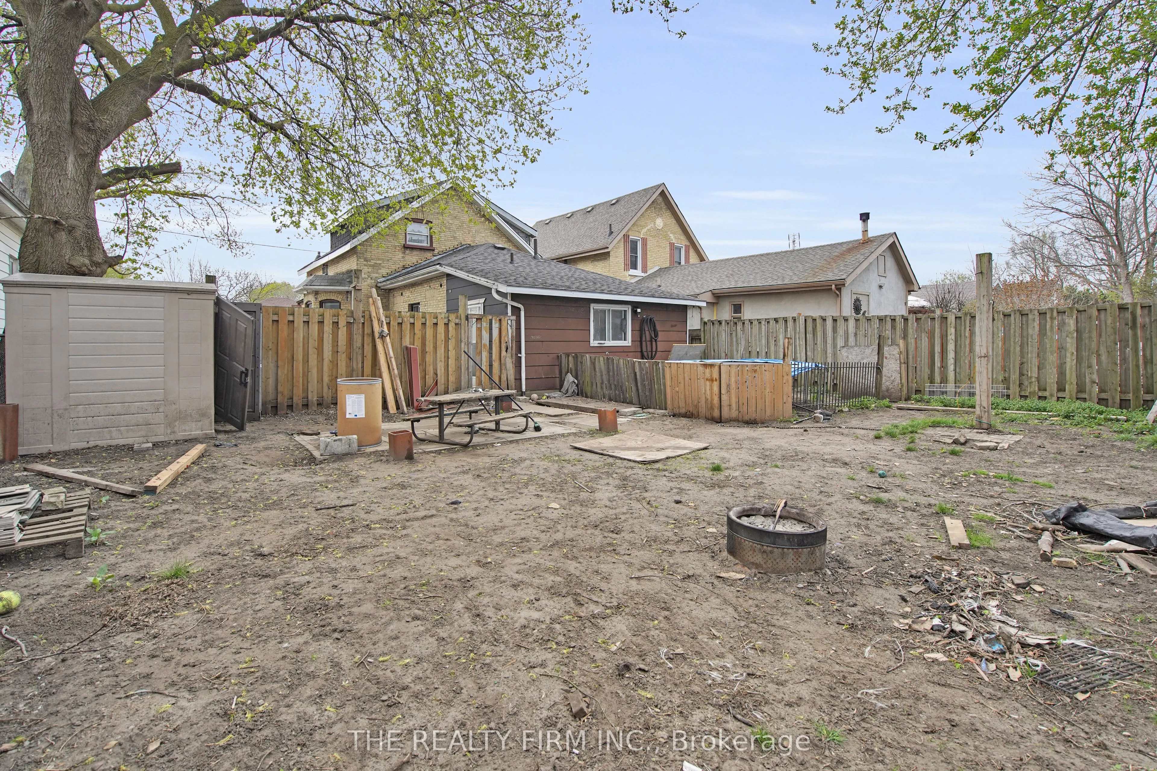 524 Simcoe Street