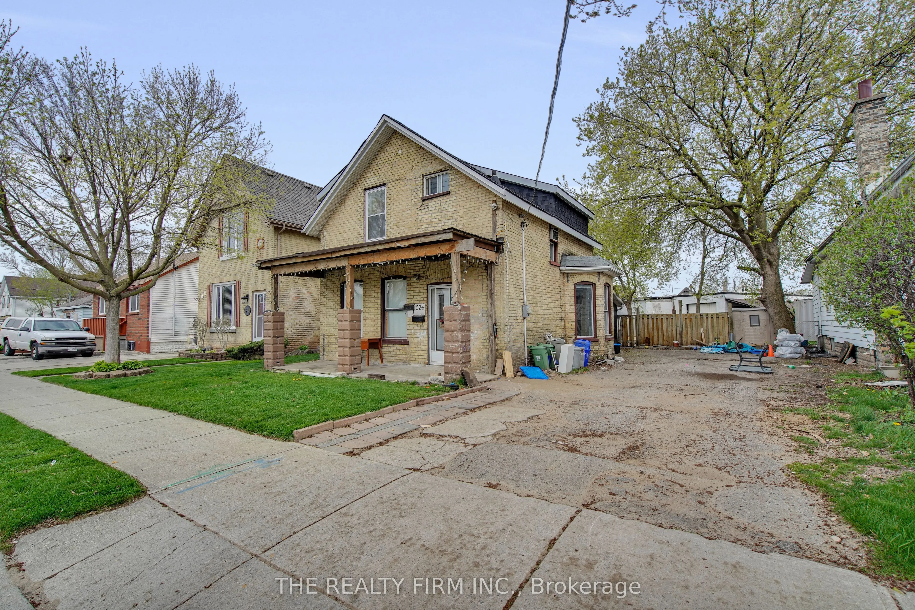 524 Simcoe Street