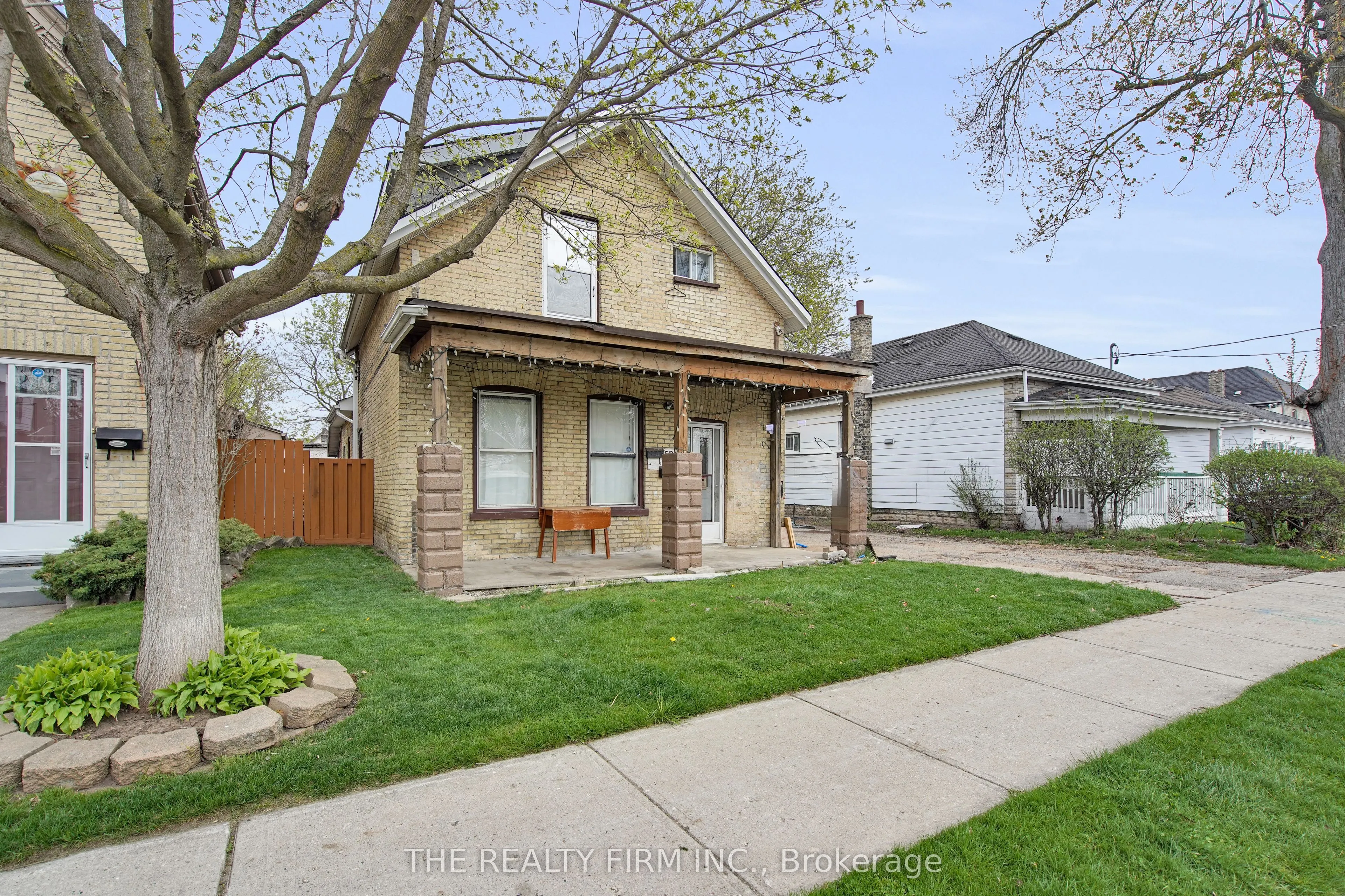 524 Simcoe Street
