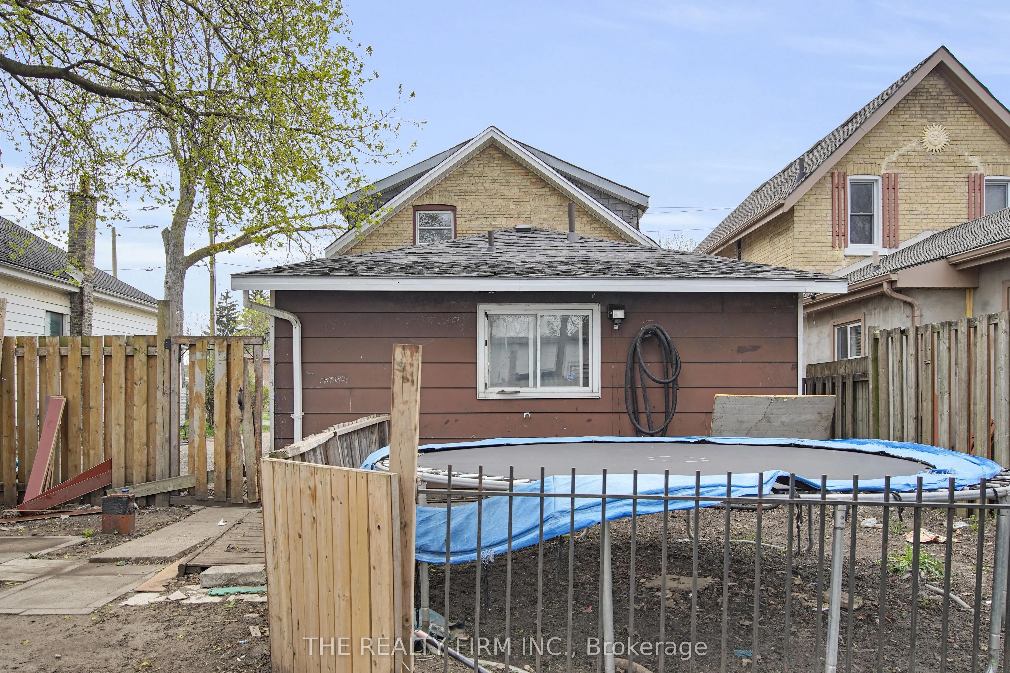 524 Simcoe Street