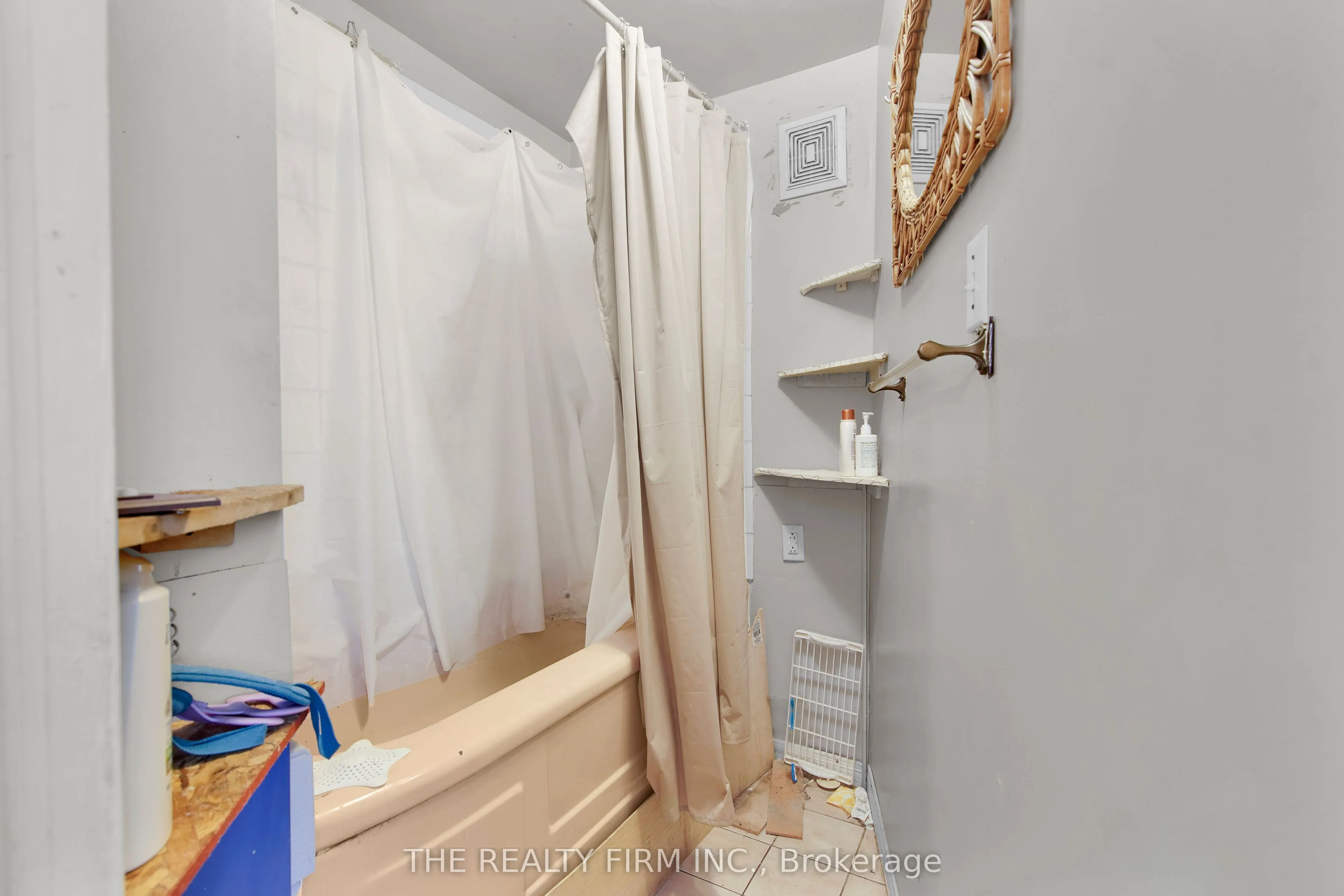 524 Simcoe Street